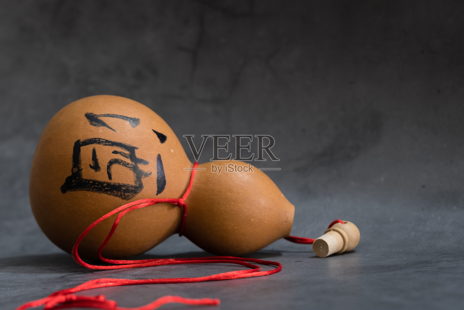 干葫芦上黑底观，中国的意思是酒照片摄影图片