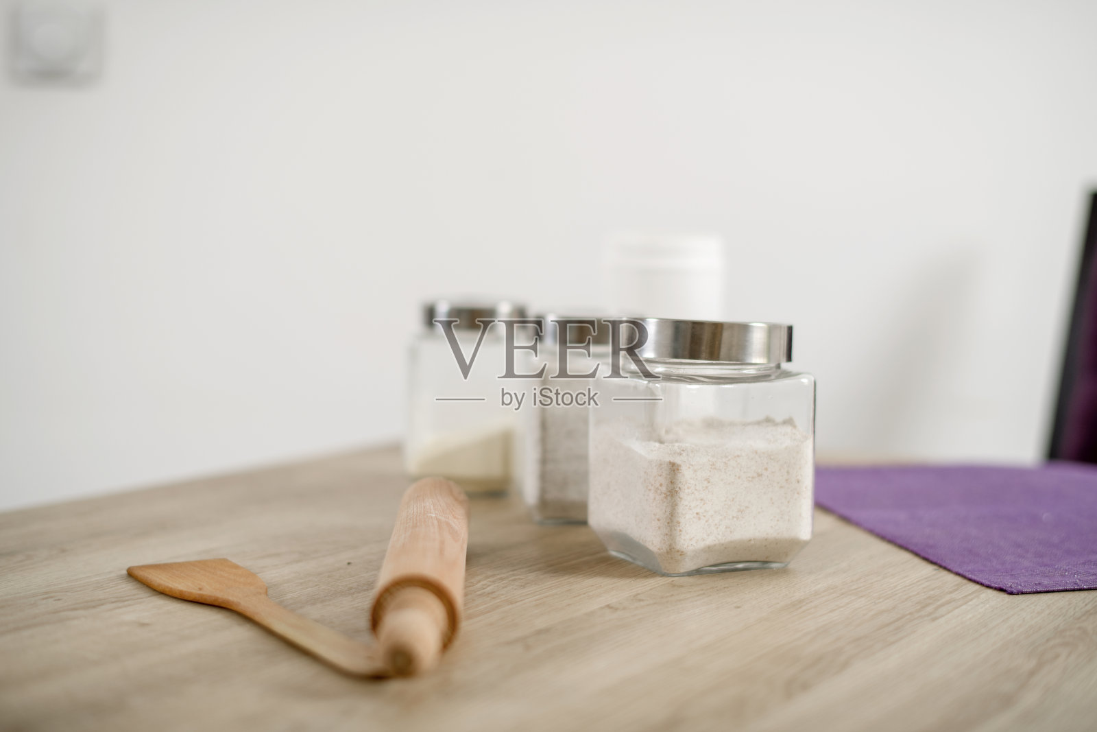 烘焙一个包子照片摄影图片