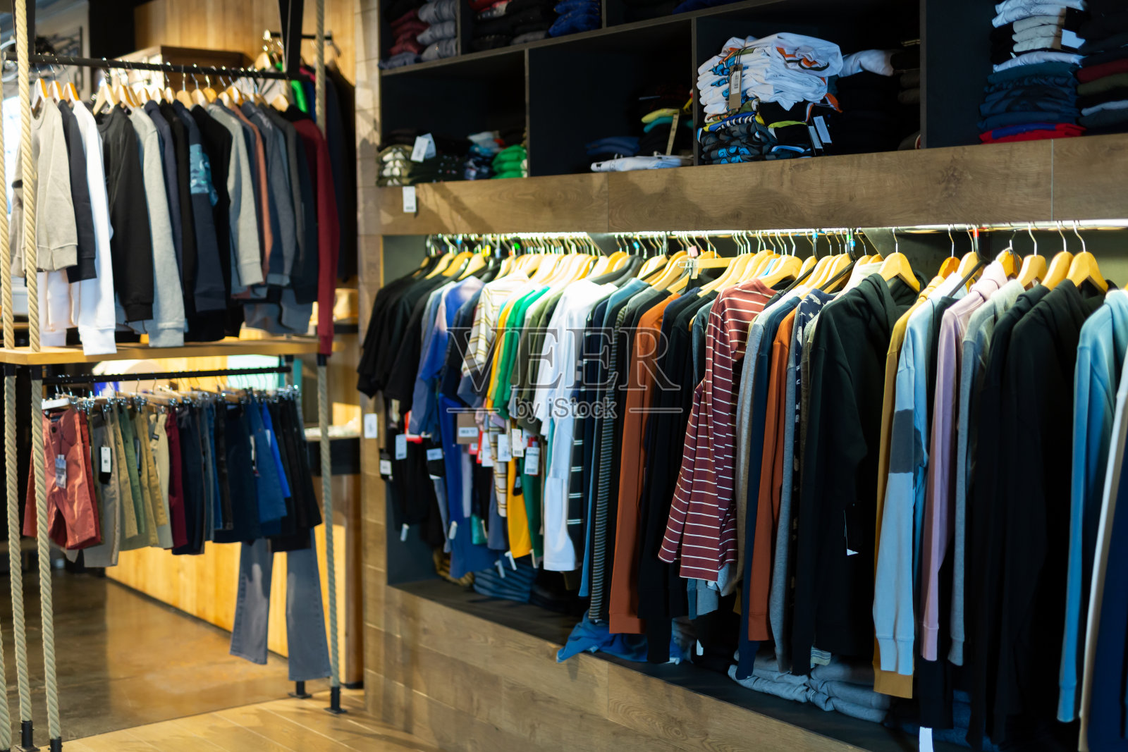 服装店的休闲男装照片摄影图片