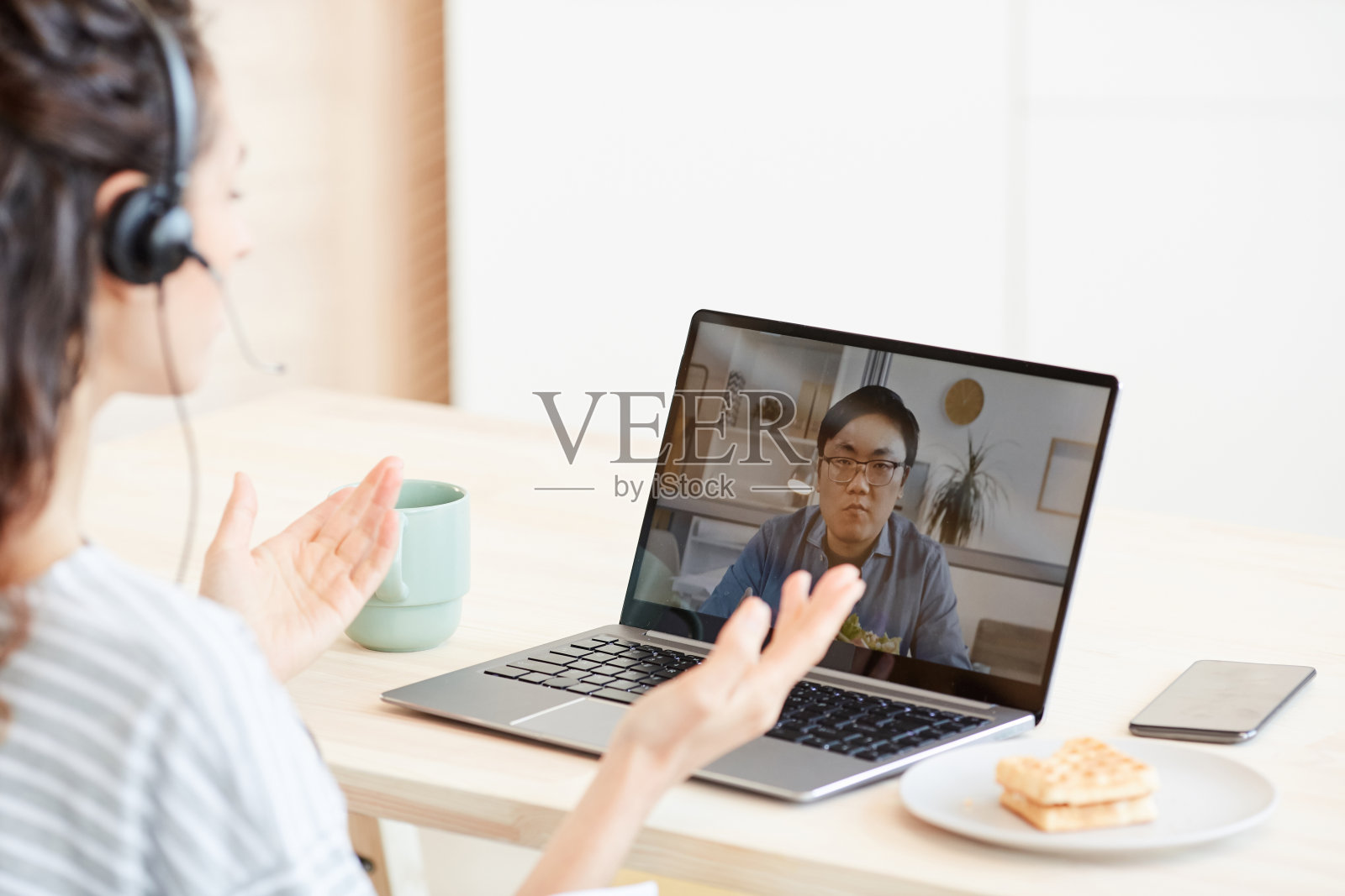 与同事视频通话照片摄影图片