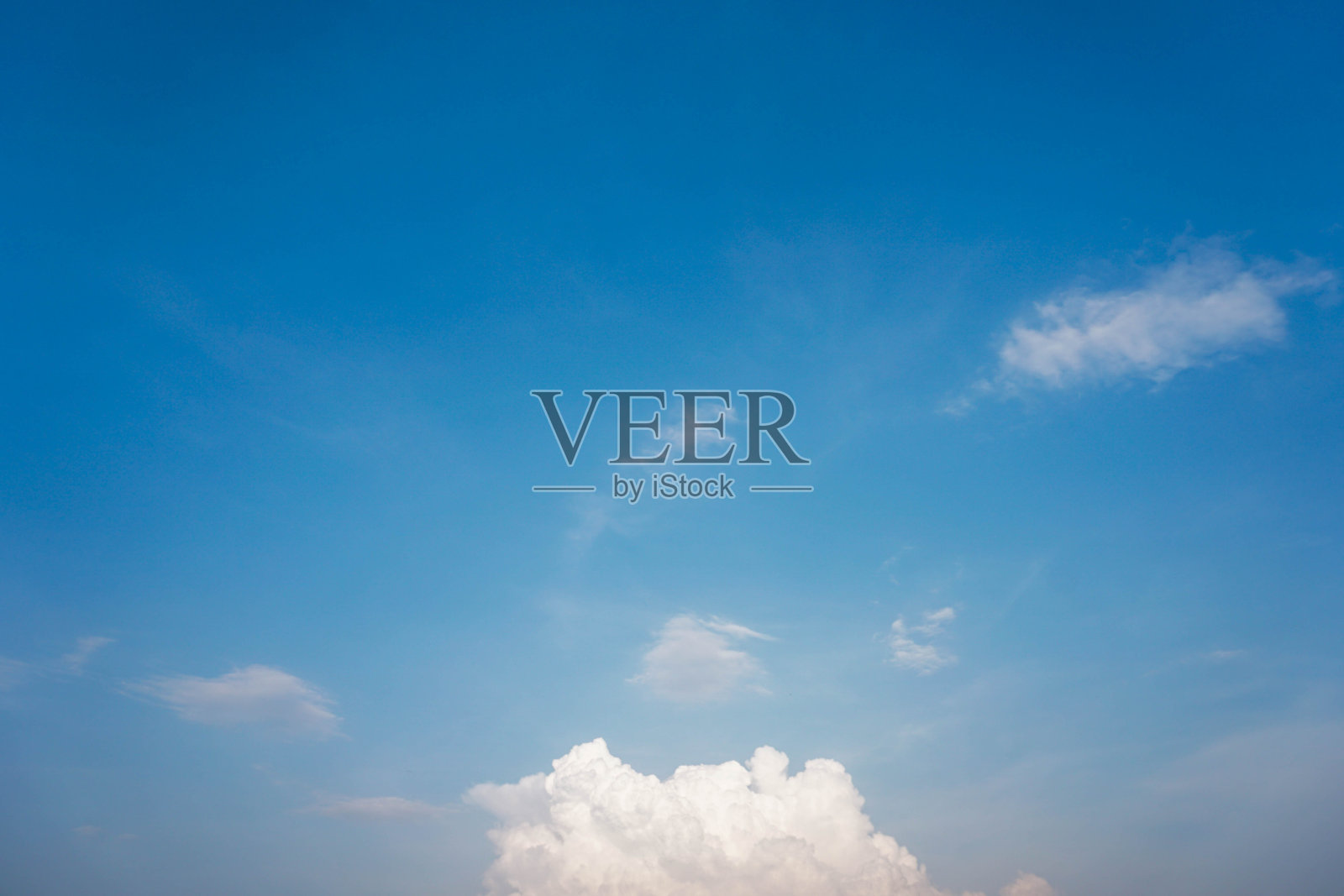 蓝色的天空和云的背景照片摄影图片