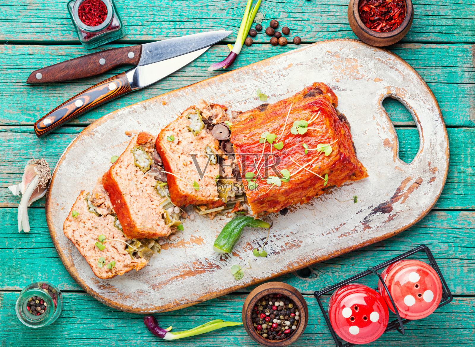 用鸡肉做成的陶罐照片摄影图片