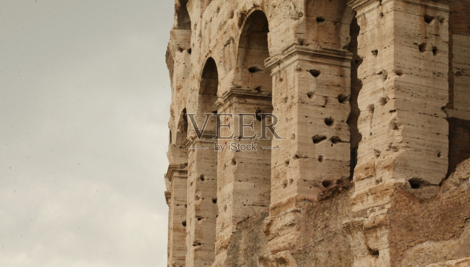 雨前的竞技场照片摄影图片