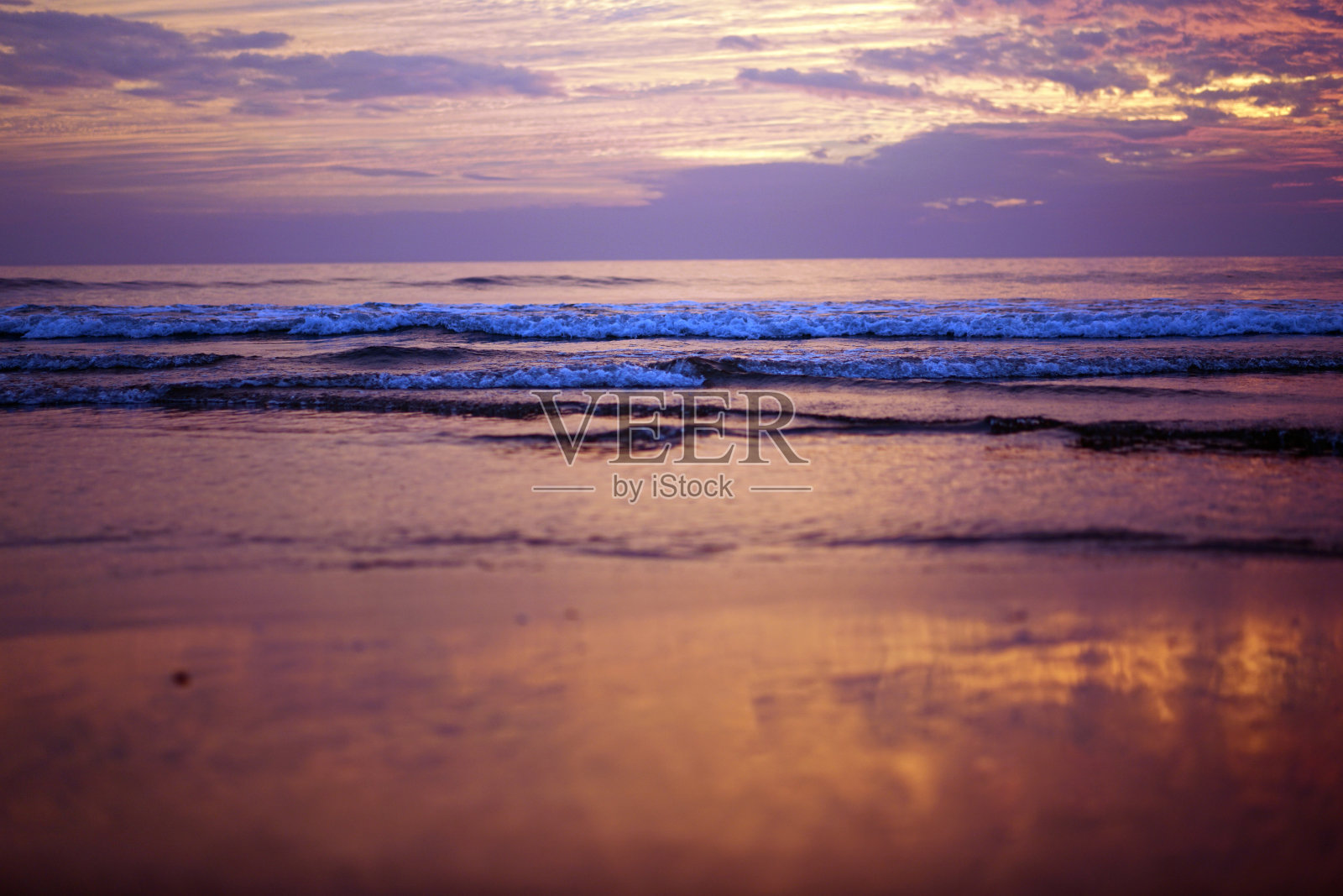 阿拉伯海。海滩上的日落。果阿Arambol。照片摄影图片