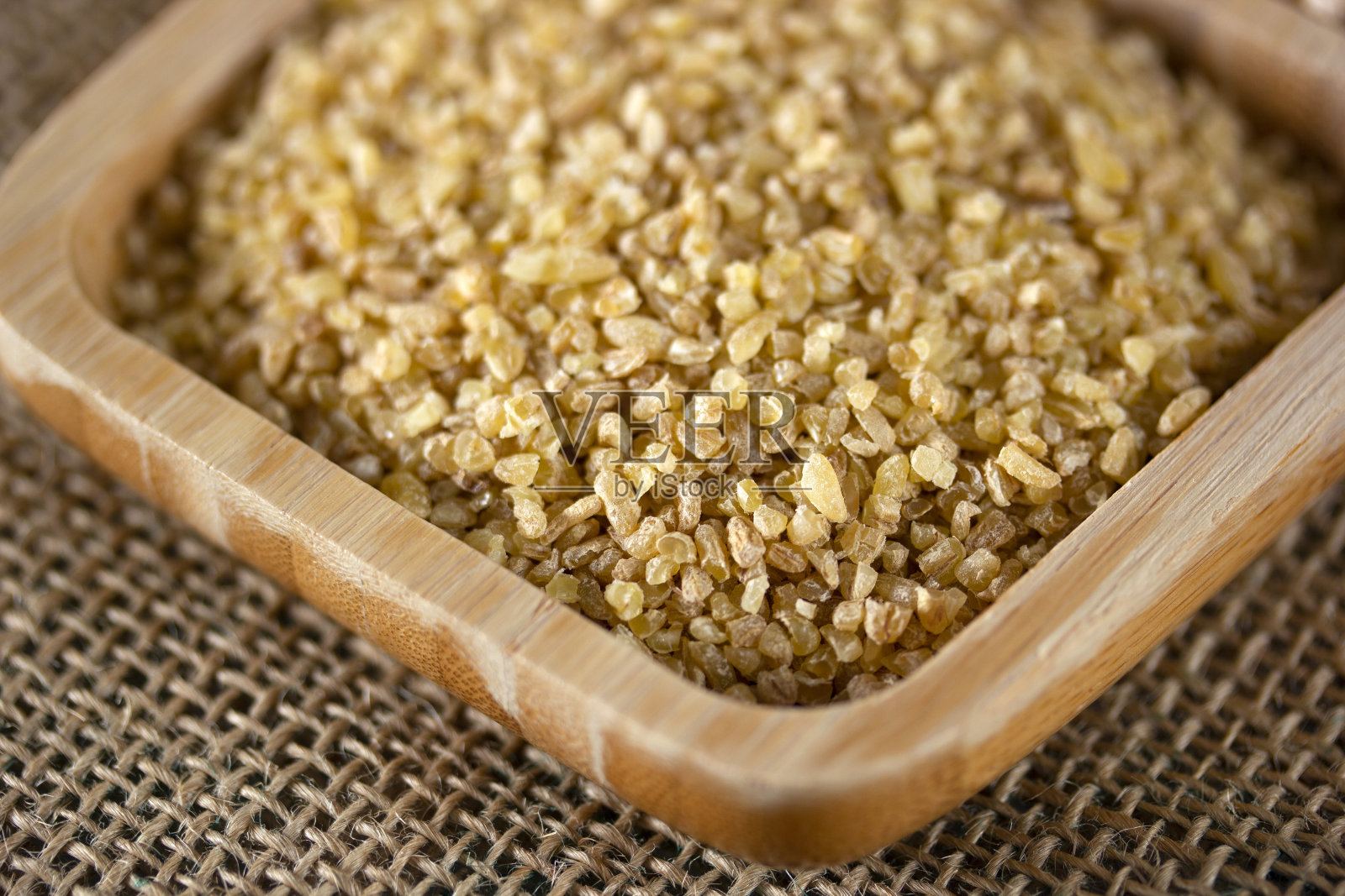 木盘里的生麦粒照片摄影图片