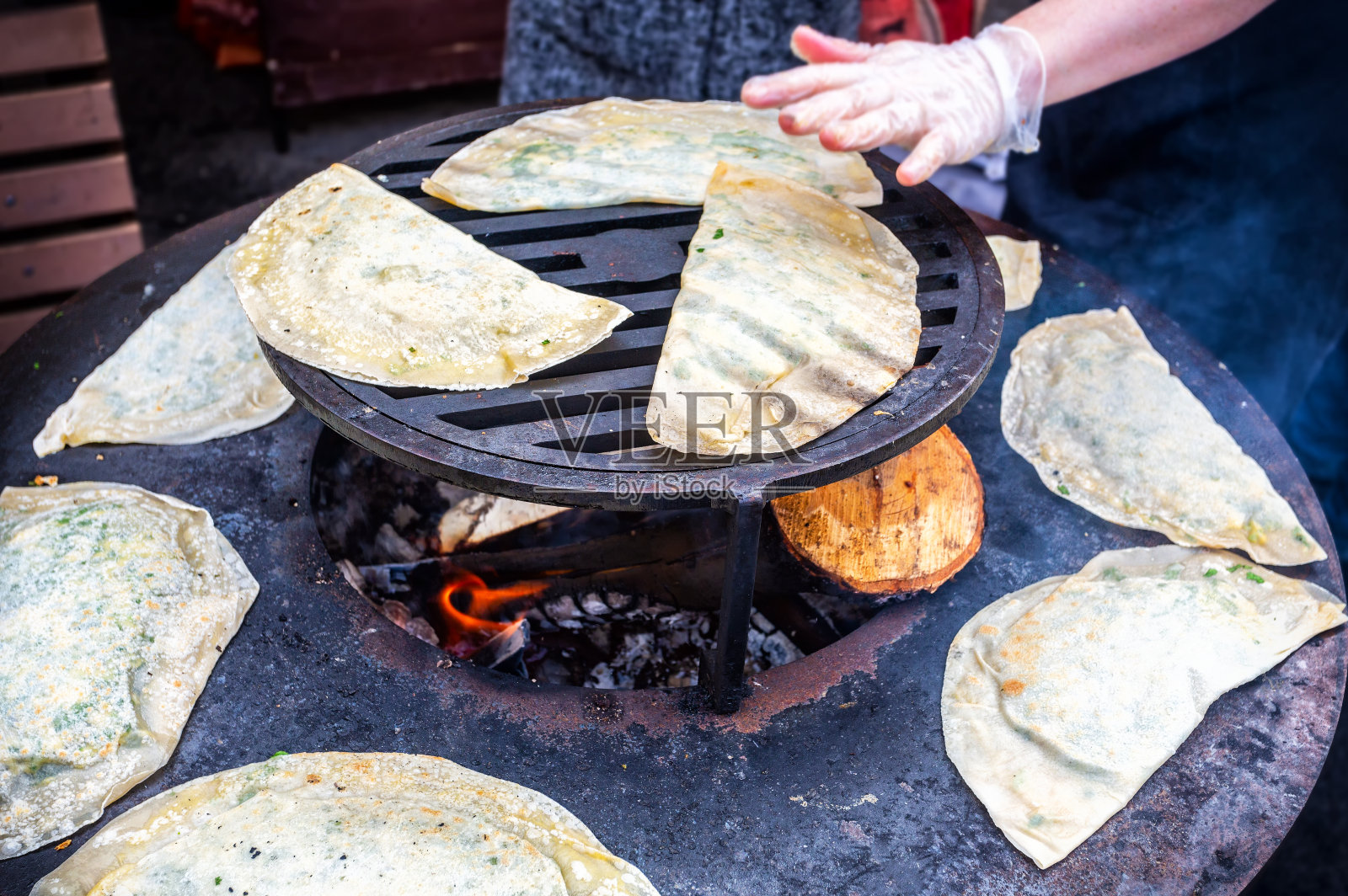 烹饪可口的传统乌兹别克派照片摄影图片