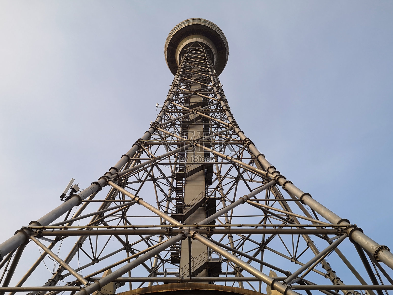 辽宁营口镜湖公园电视塔照片摄影图片