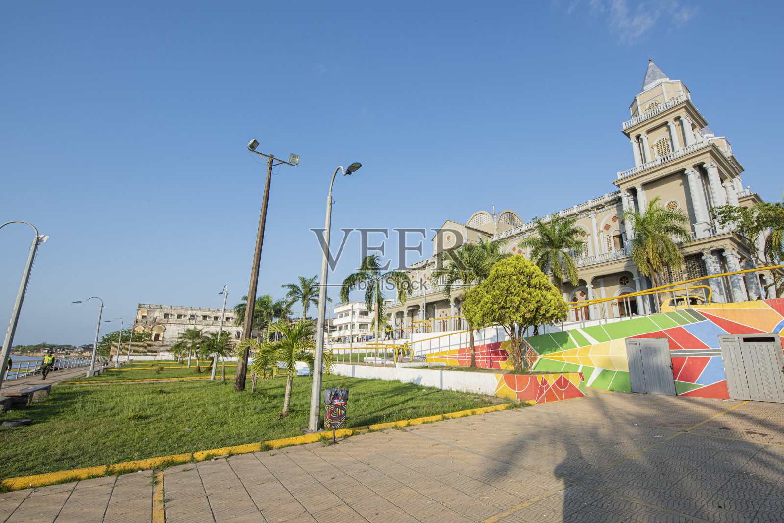 中央教堂的正面照片摄影图片