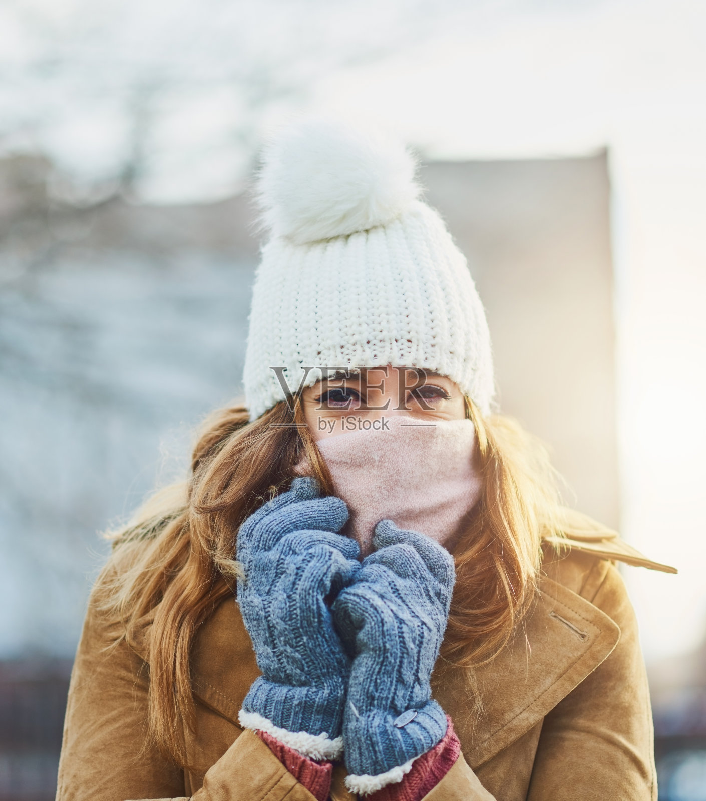 天气很冷，但我很舒适照片摄影图片