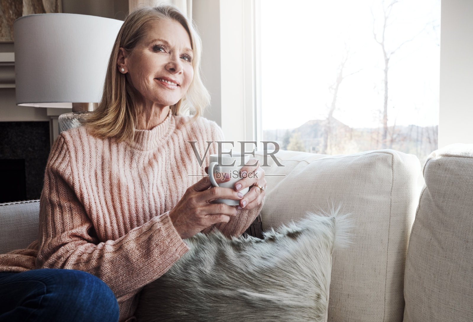 慵懒的日子喝点咖啡更好照片摄影图片