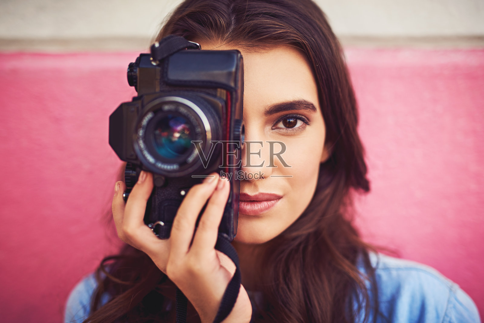 走出去，创造回忆照片摄影图片