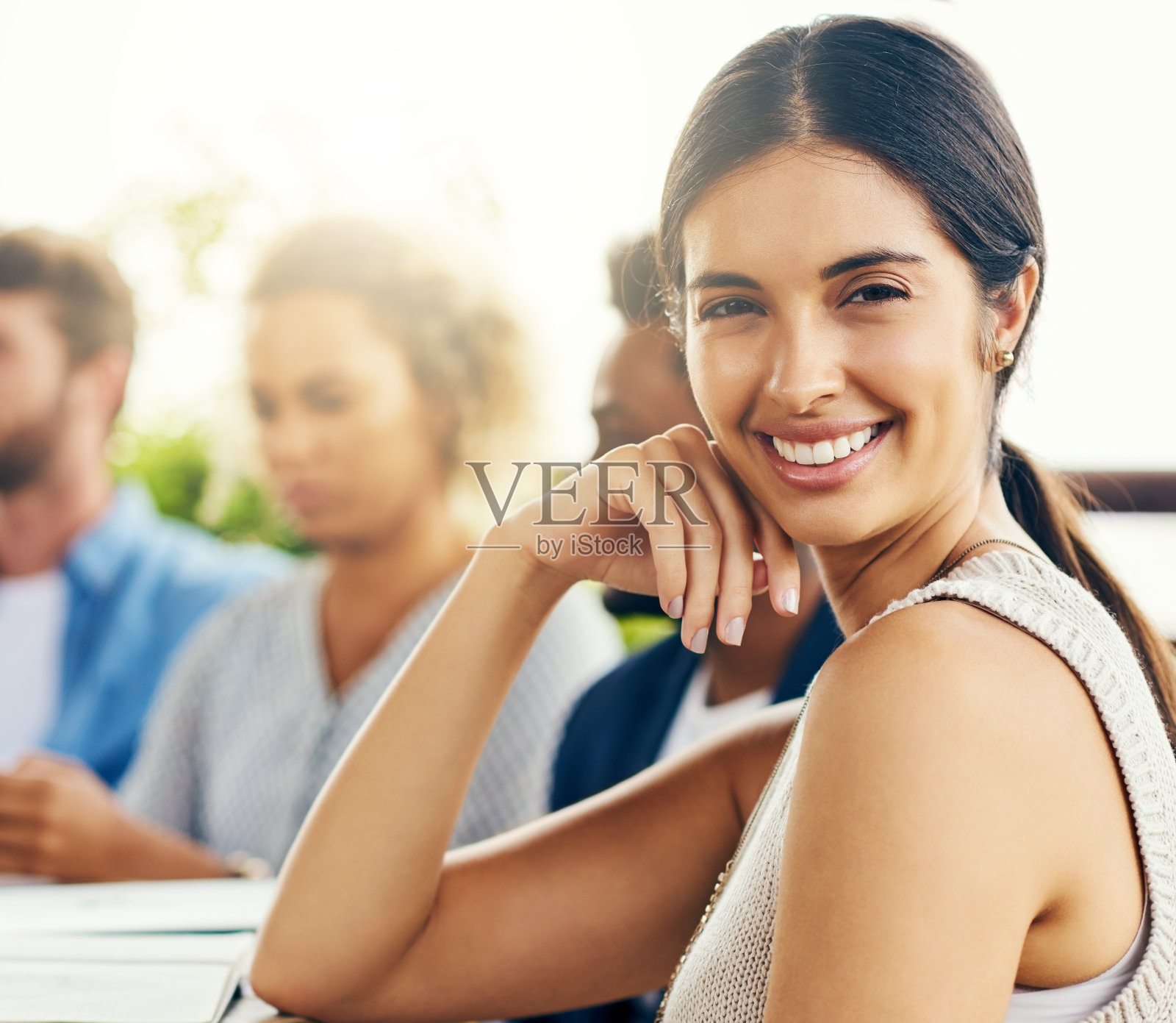 我们的合作很随意照片摄影图片