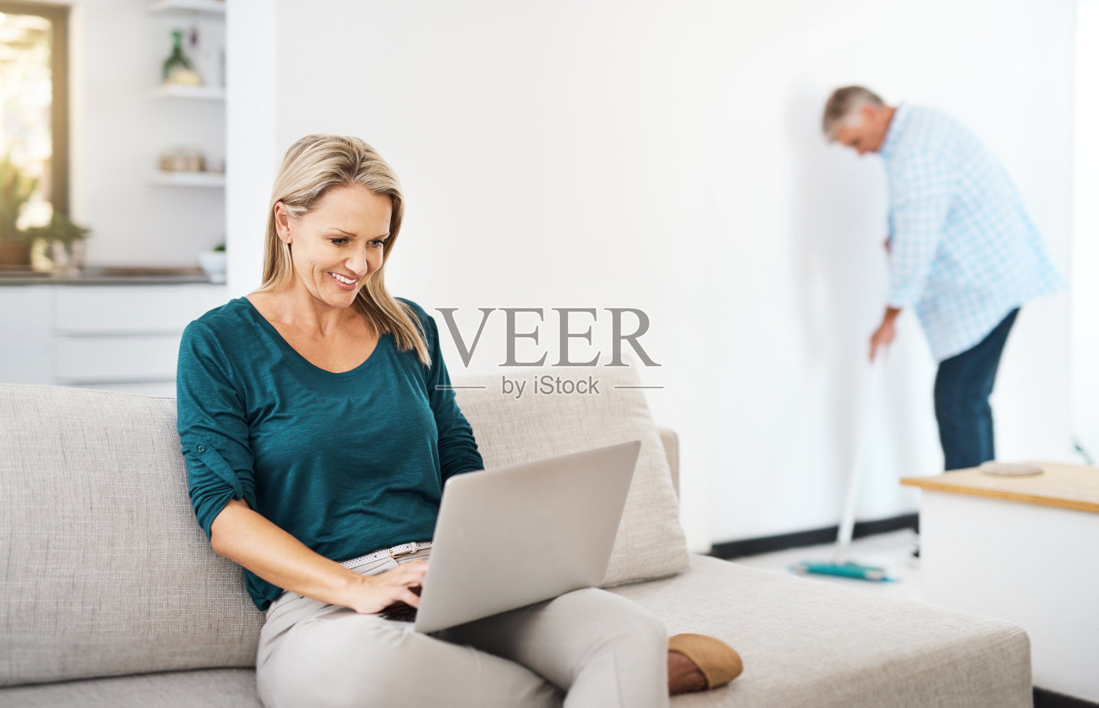 从家务中得到急需的休息照片摄影图片