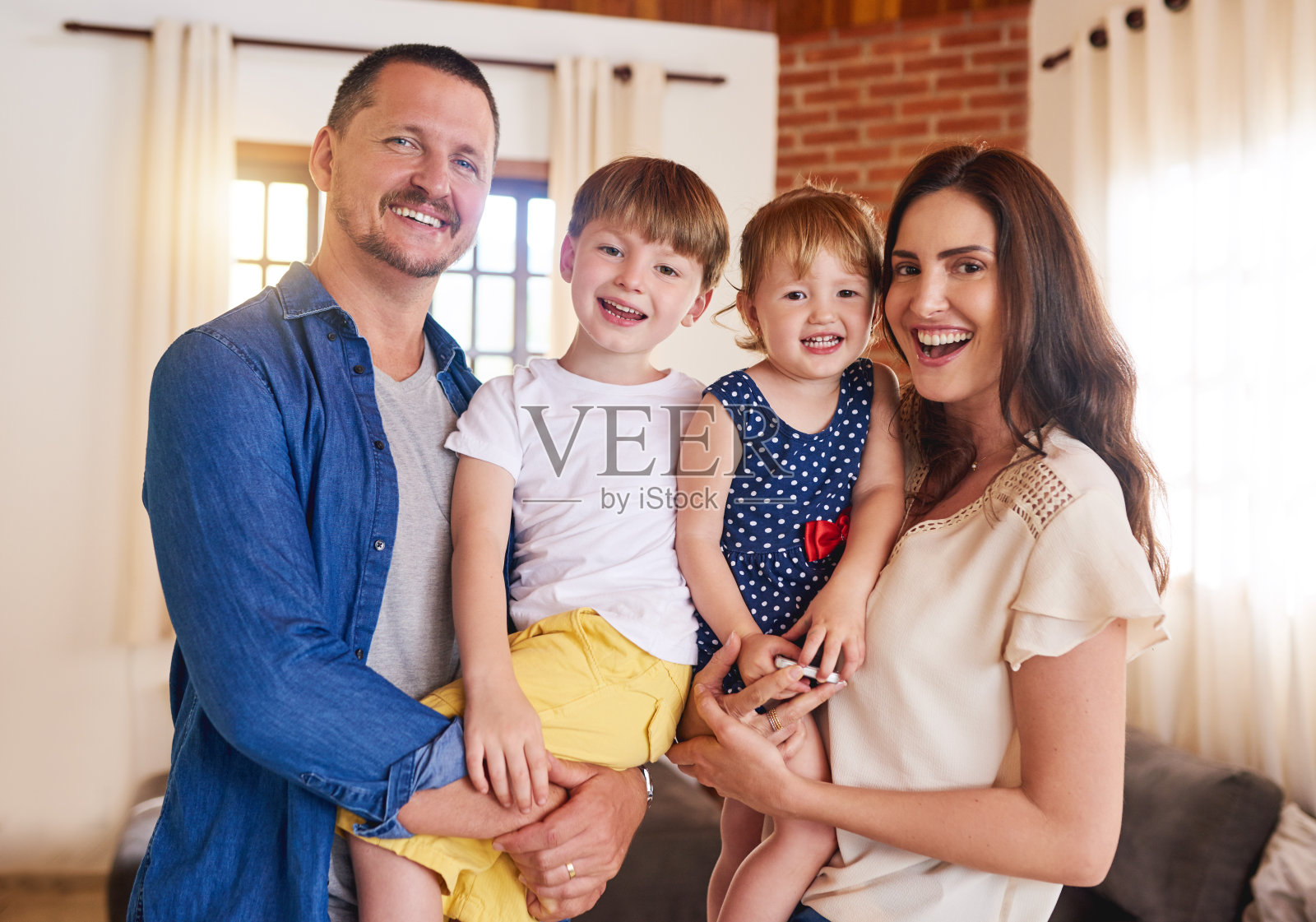 我们的家，我们快乐的地方照片摄影图片