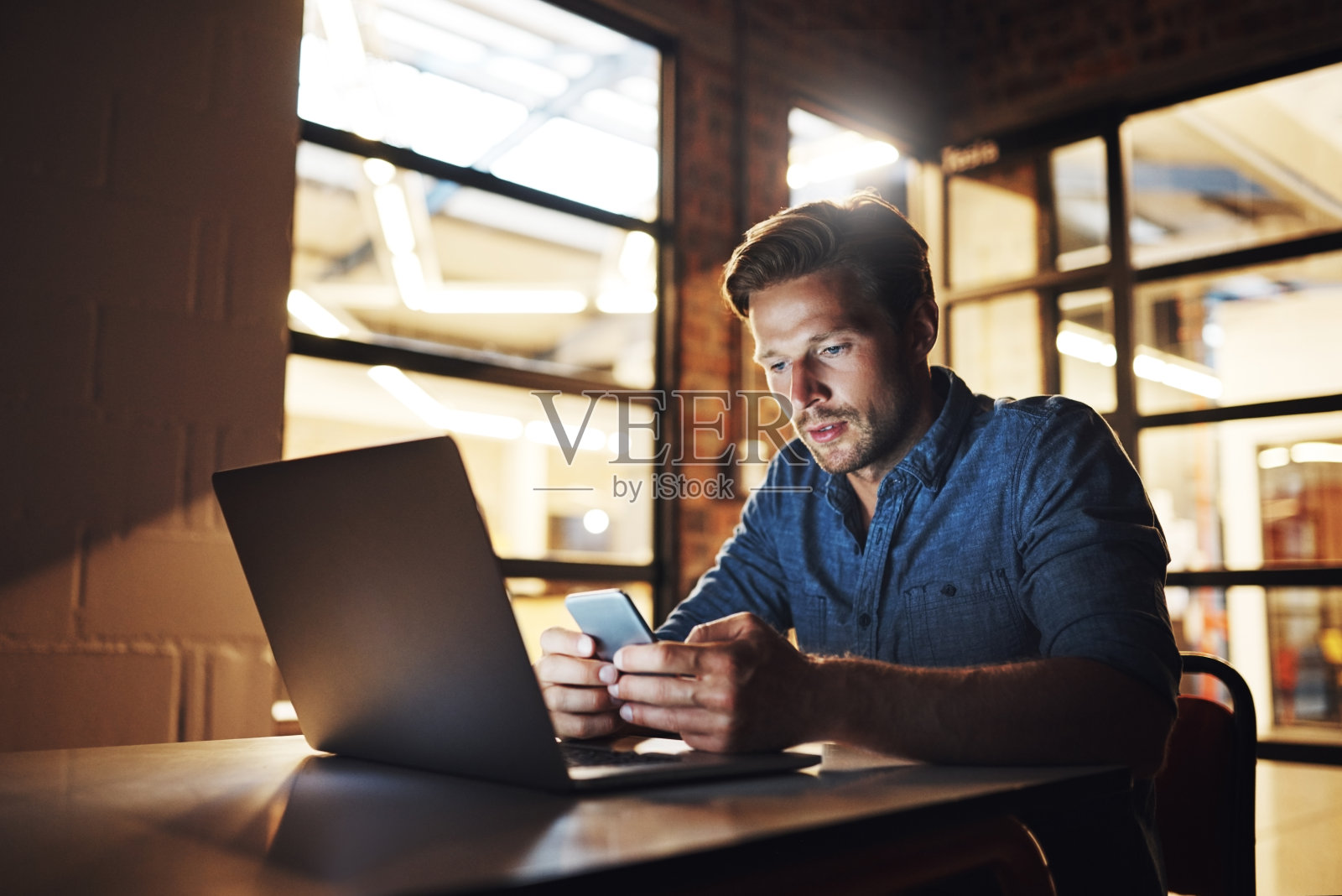 发送项目更新照片摄影图片