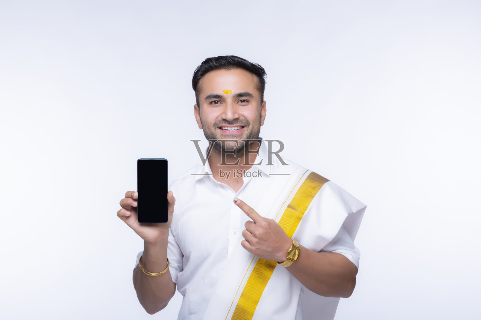 肖像快乐的南印度人在白色背景的股票照片照片摄影图片