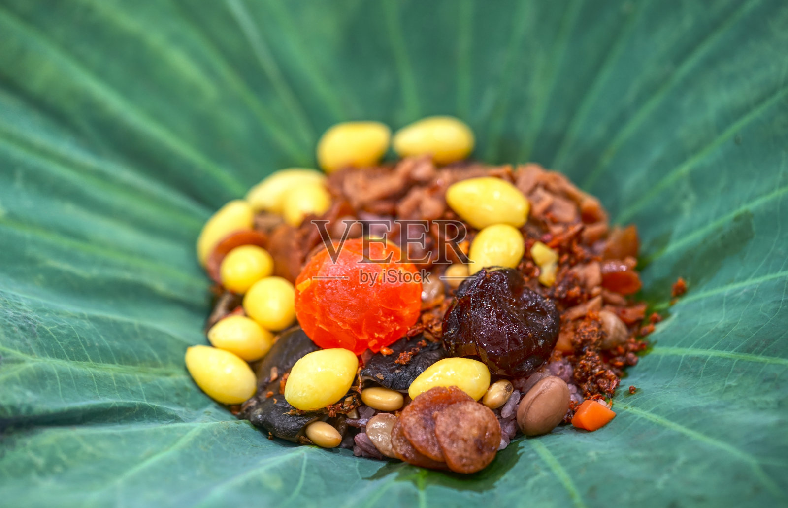 荷叶包饭泰式中式街头小吃。照片摄影图片