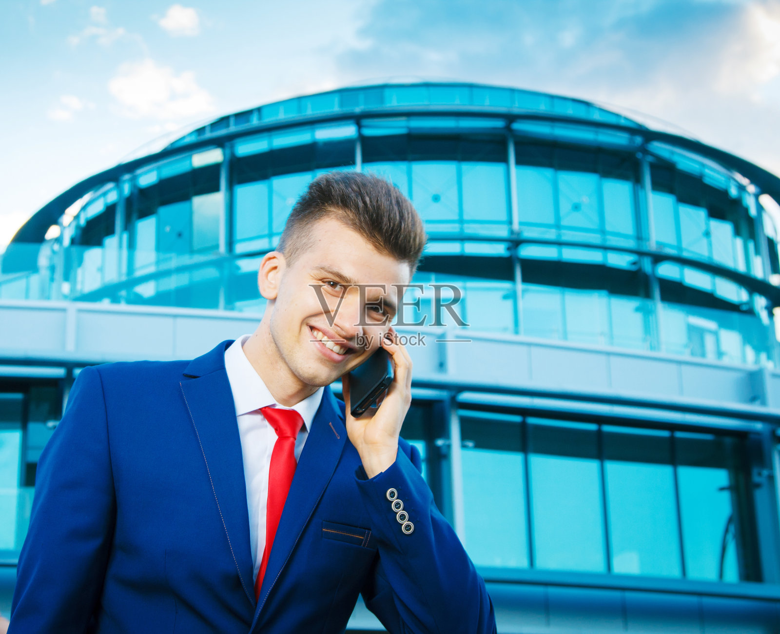 年轻的商人了照片摄影图片