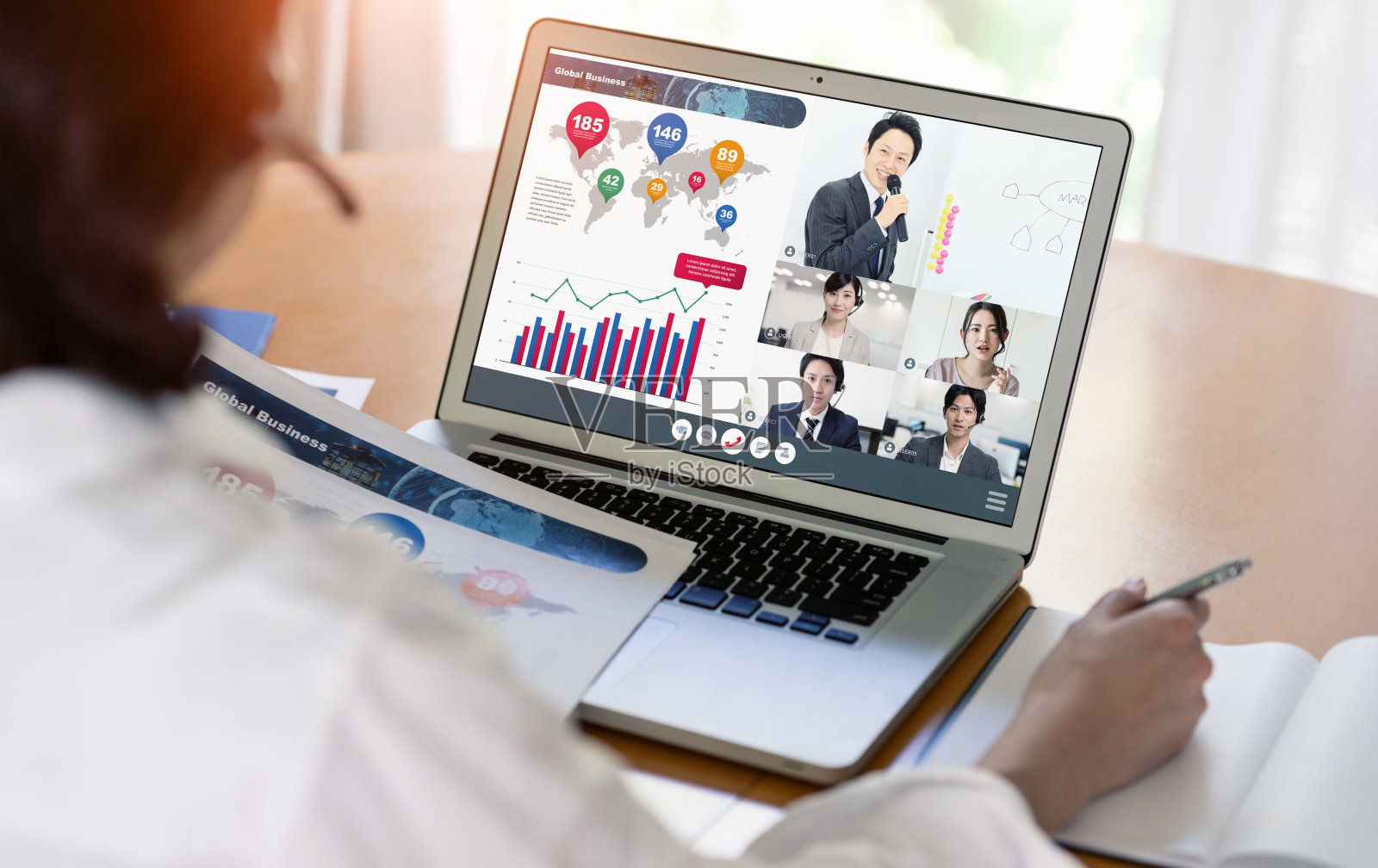 视频会议的概念。电话会议。Telemeeting。网络研讨会。在线研讨会。电子学习。照片摄影图片