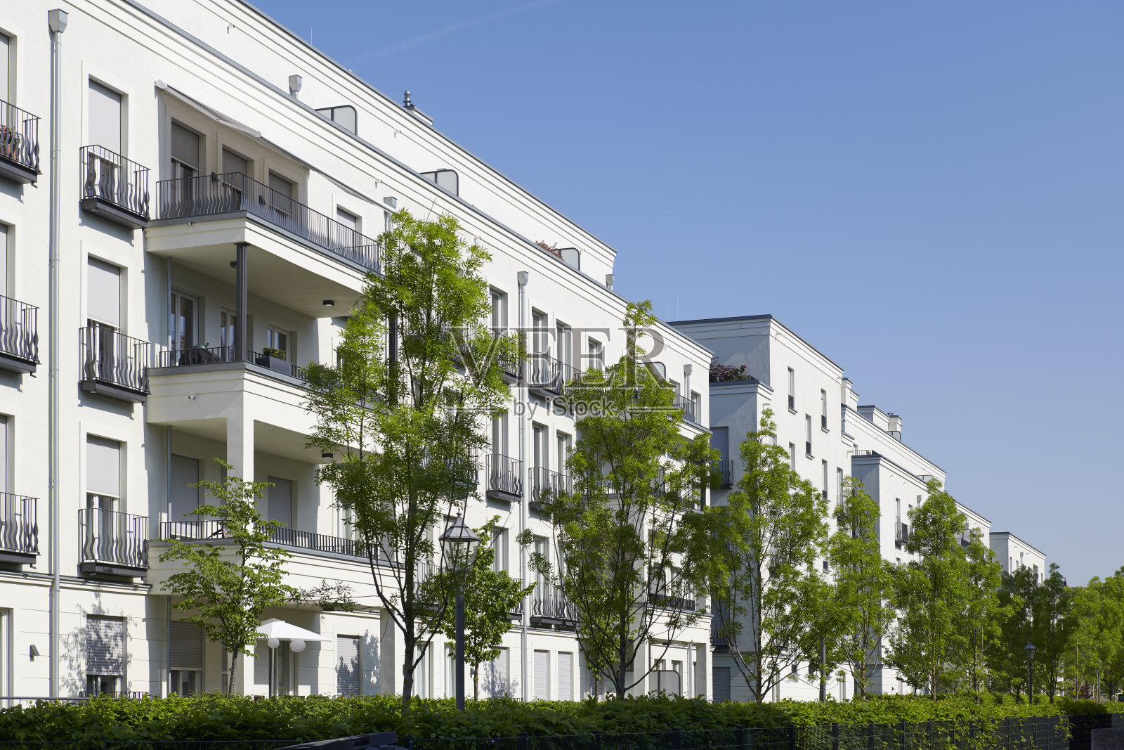 杜塞尔多夫的一排现代公寓照片摄影图片