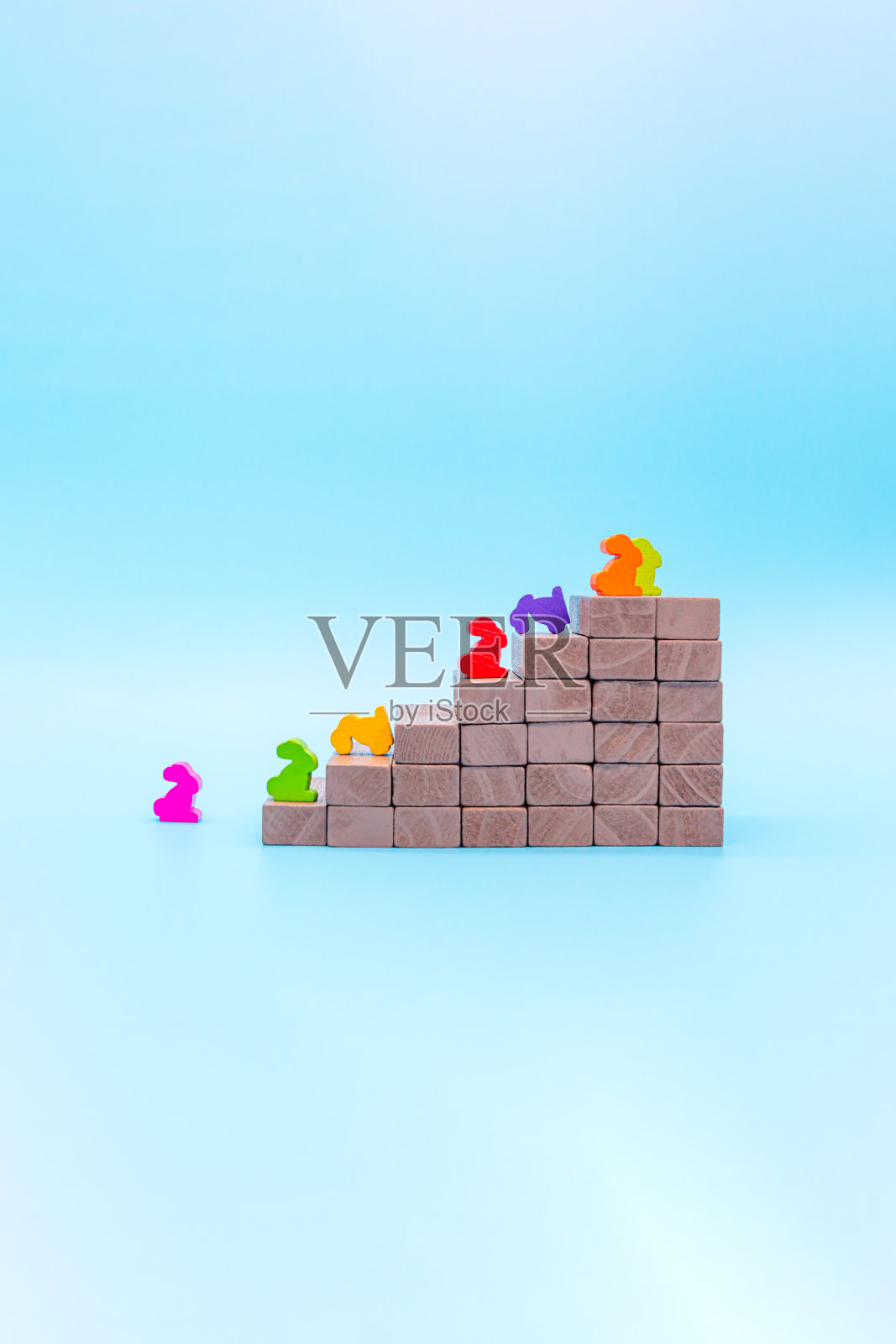 在成功的竞赛中，跌倒和失败的概念是人们的一部分。照片摄影图片