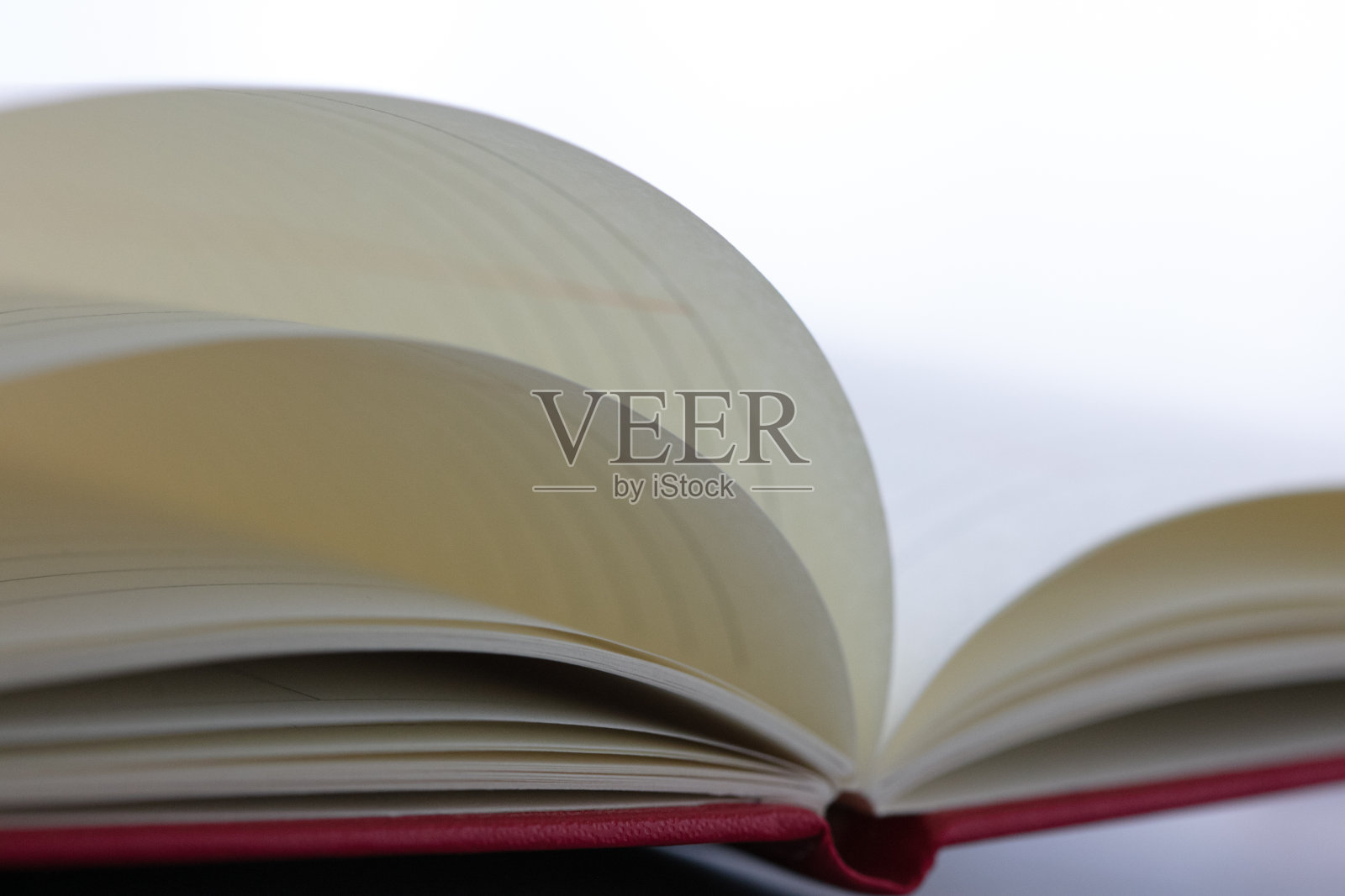 用笔记本和笔写作文照片摄影图片