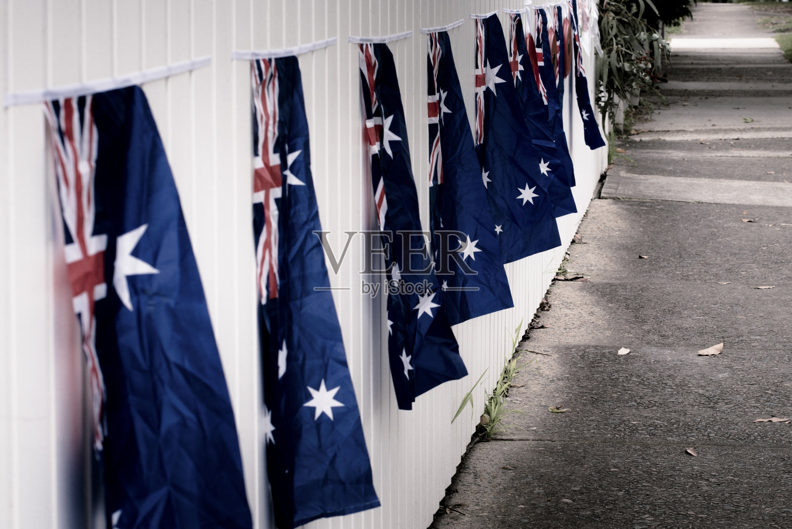 花园围栏上的澳大利亚国旗照片摄影图片