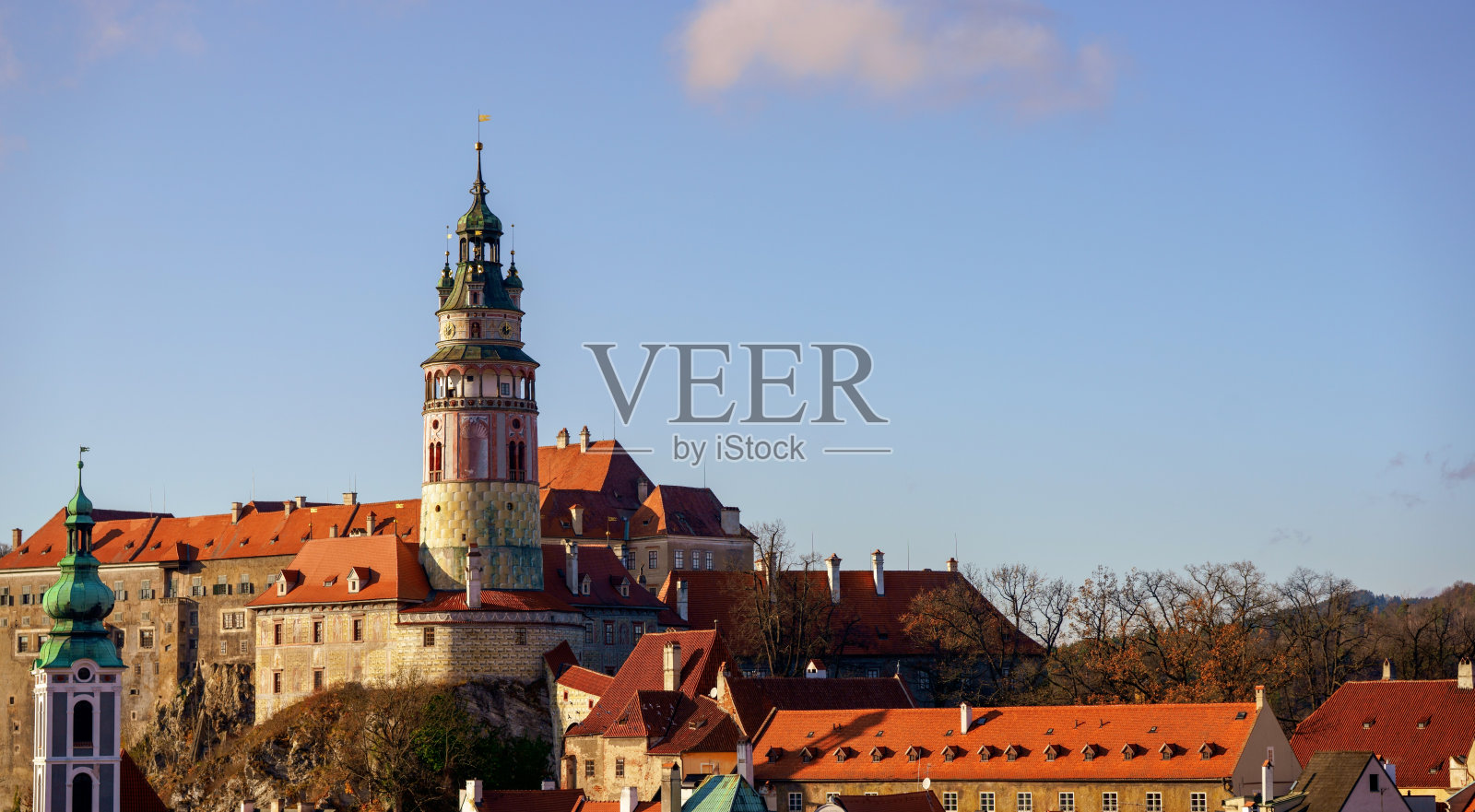 捷克共和国拉泽布尼基桥上的Cesky Krumlov照片摄影图片