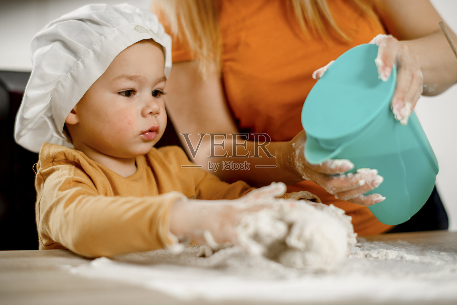 玩面团照片摄影图片