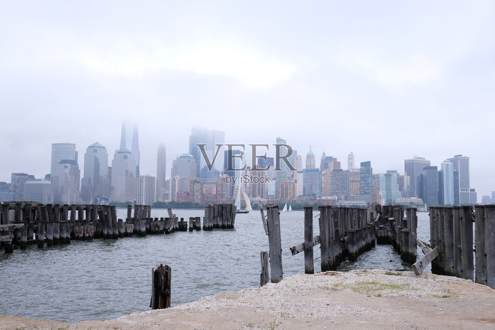 雾中的纽约天际线照片摄影图片