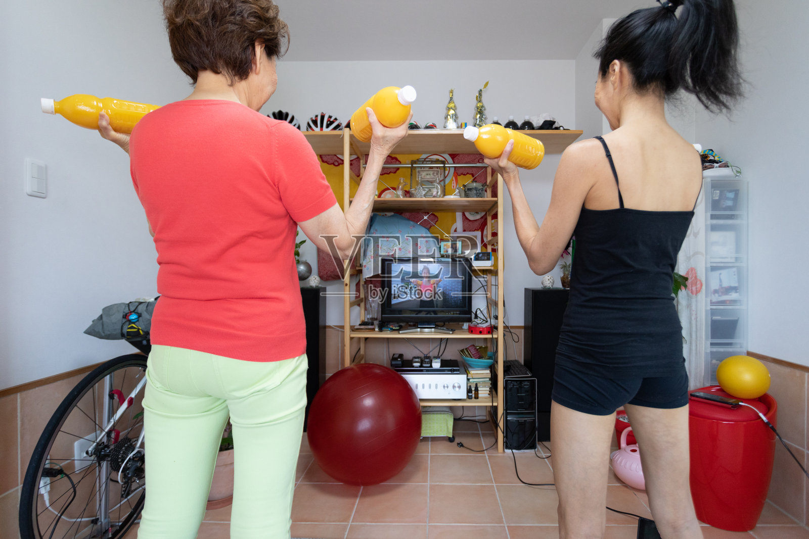 2人在家培训照片摄影图片