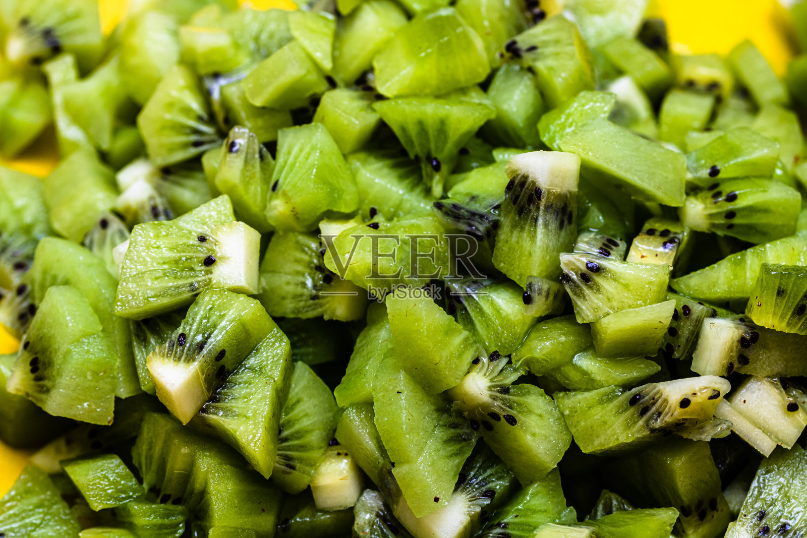 成熟的猕猴桃。碎奇异奇异的猕猴桃用于甜点的细节照片摄影图片