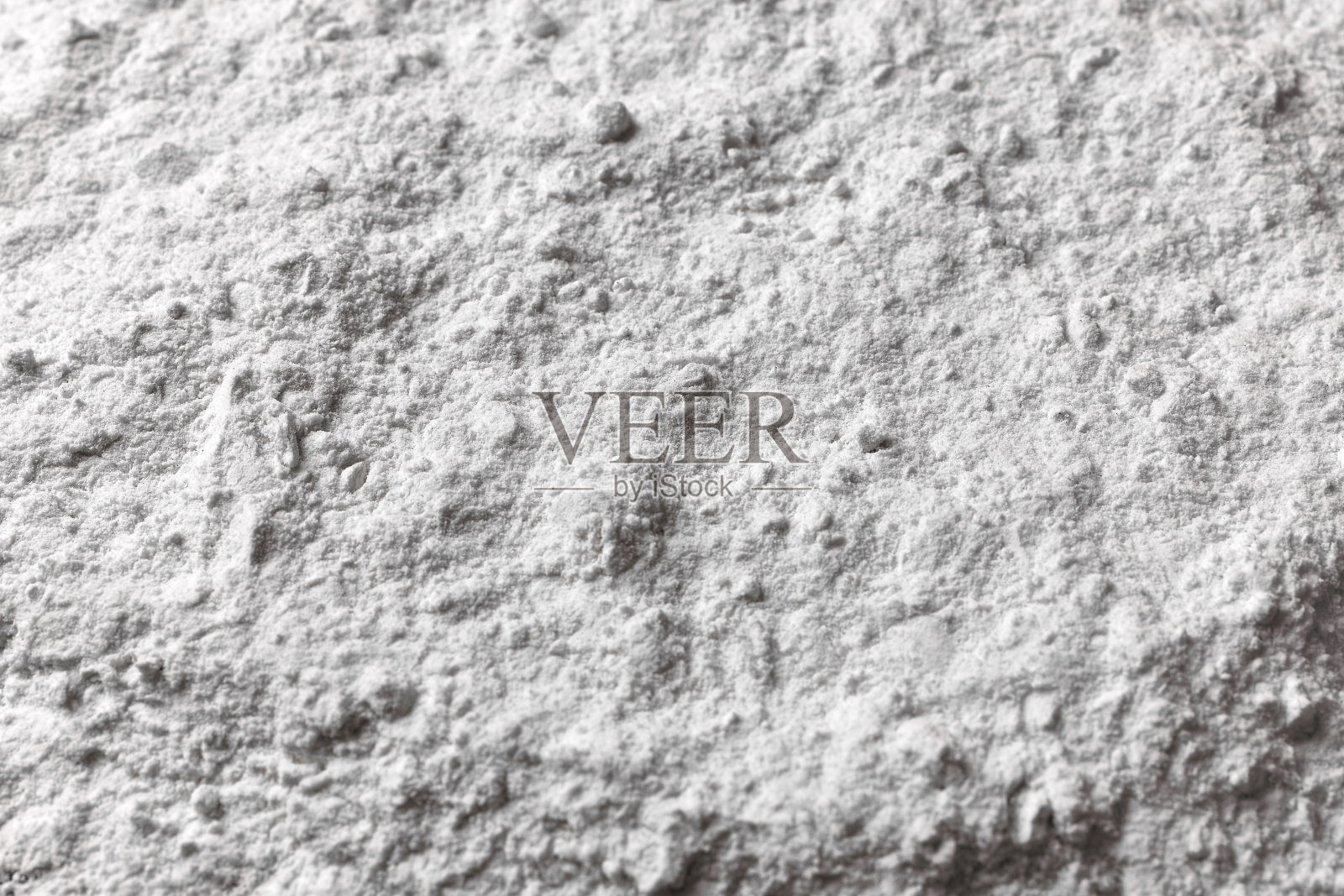 撒在黑色背景上的面粉照片摄影图片