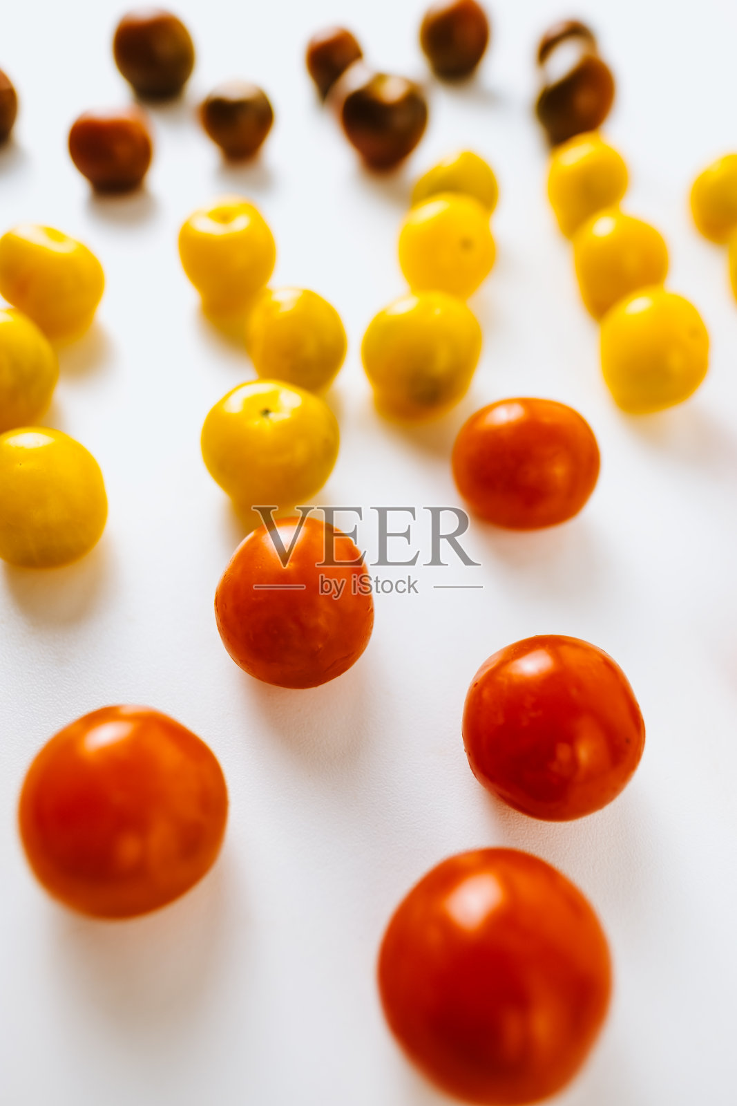 品种的樱桃番茄在线分离。照片摄影图片