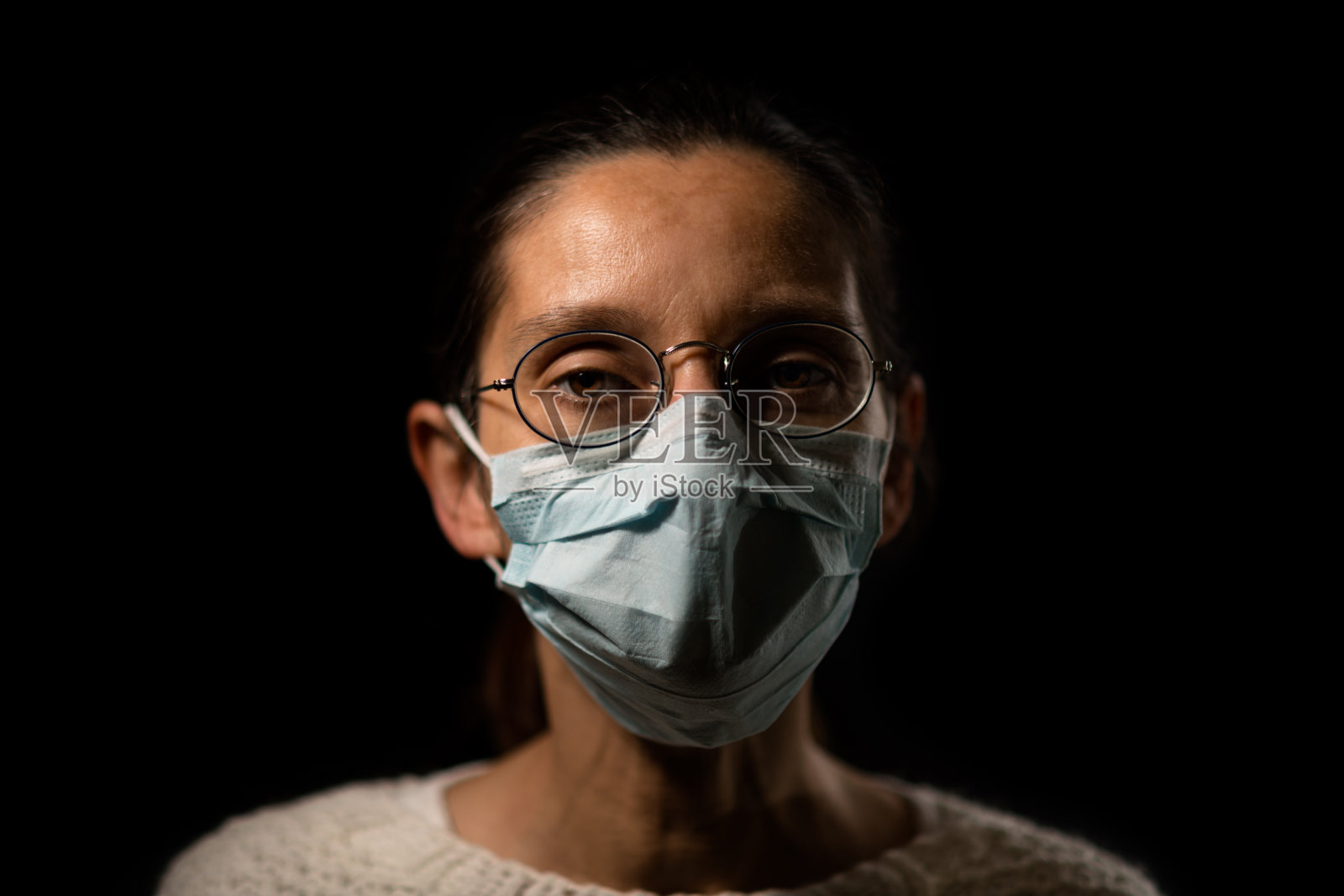 面具的女人照片摄影图片