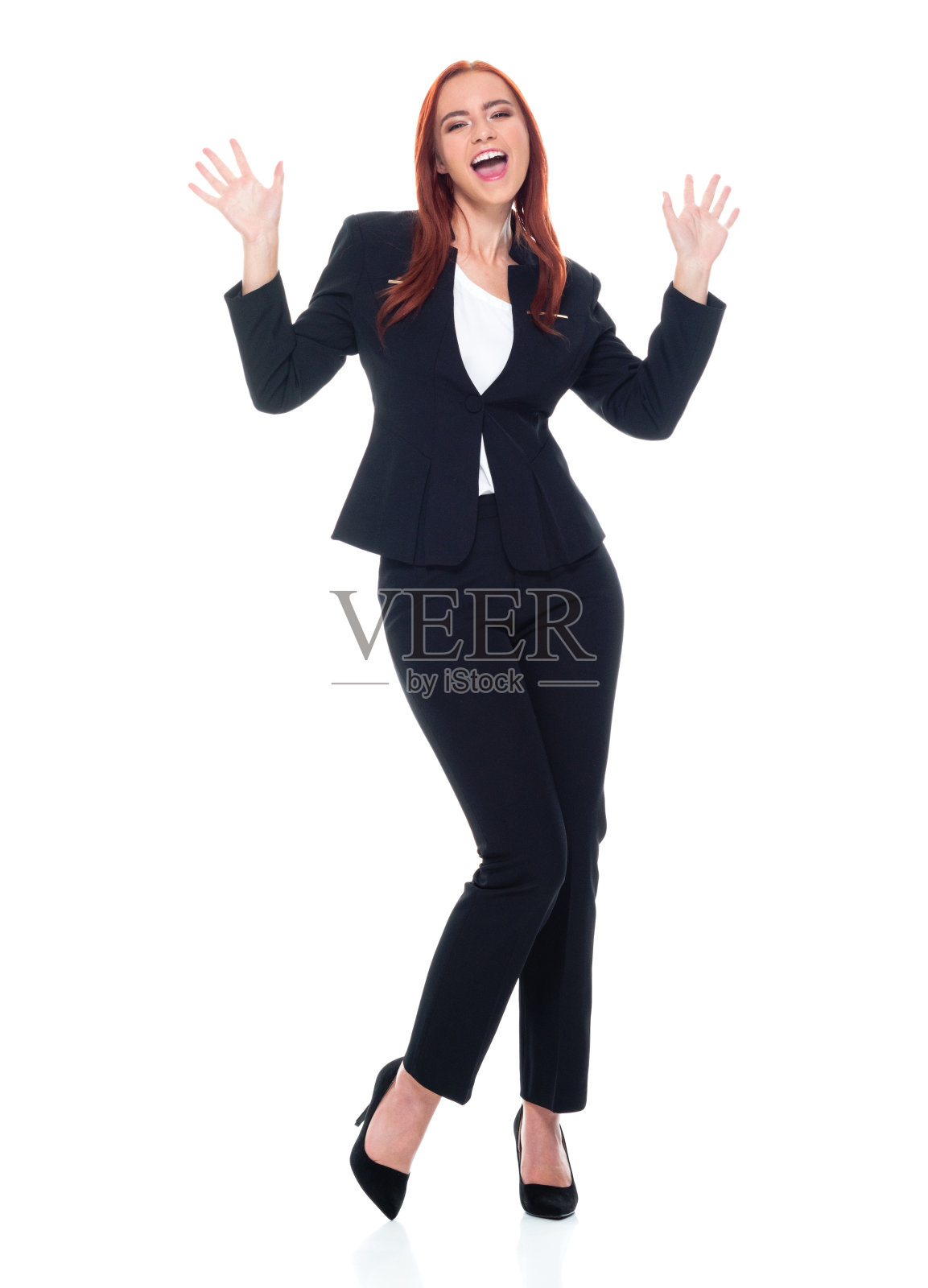 白人女性商务人士在白色背景下锻炼穿着商务服装照片摄影图片