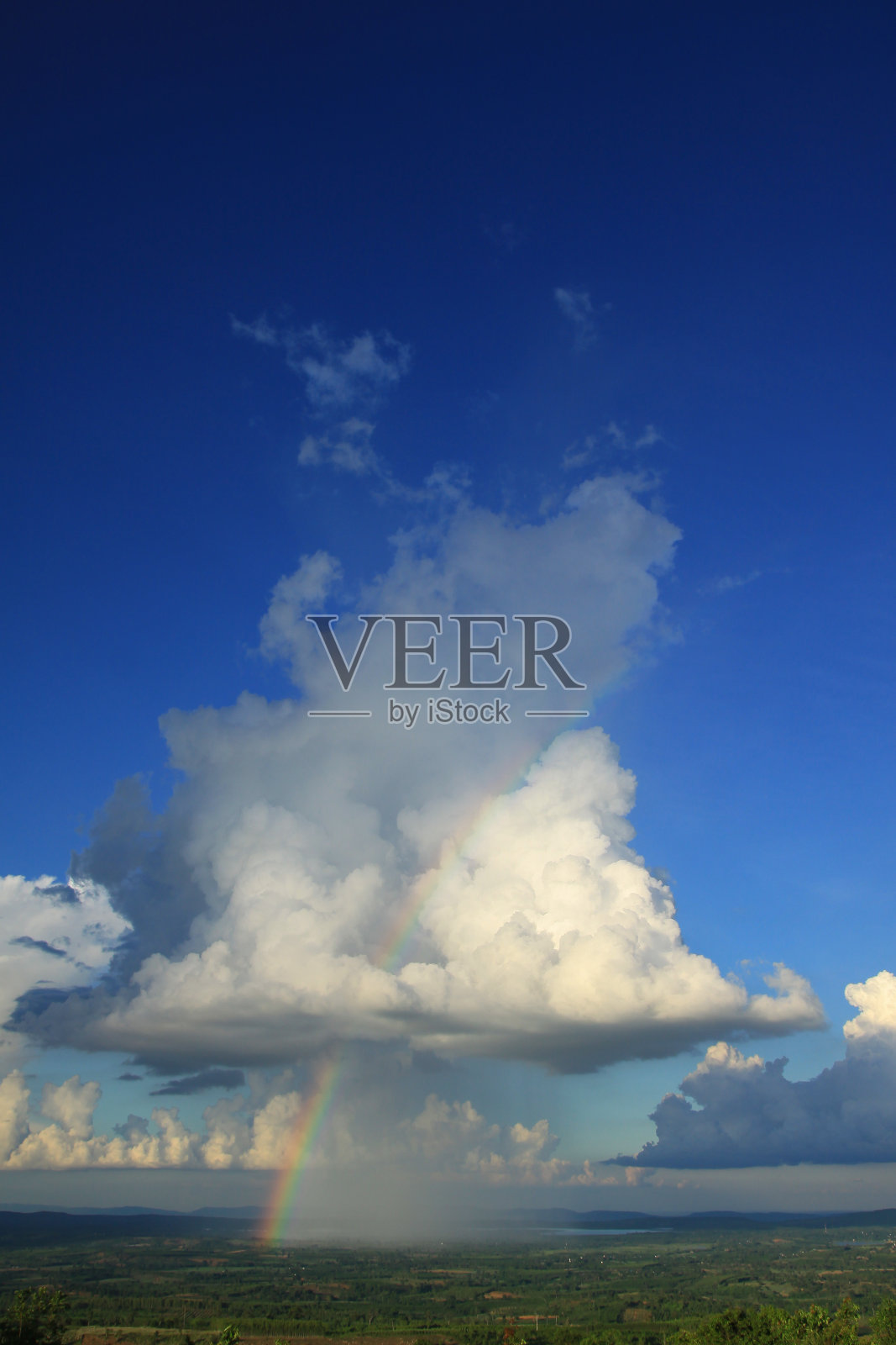 雨天、晴天和雨天照片摄影图片