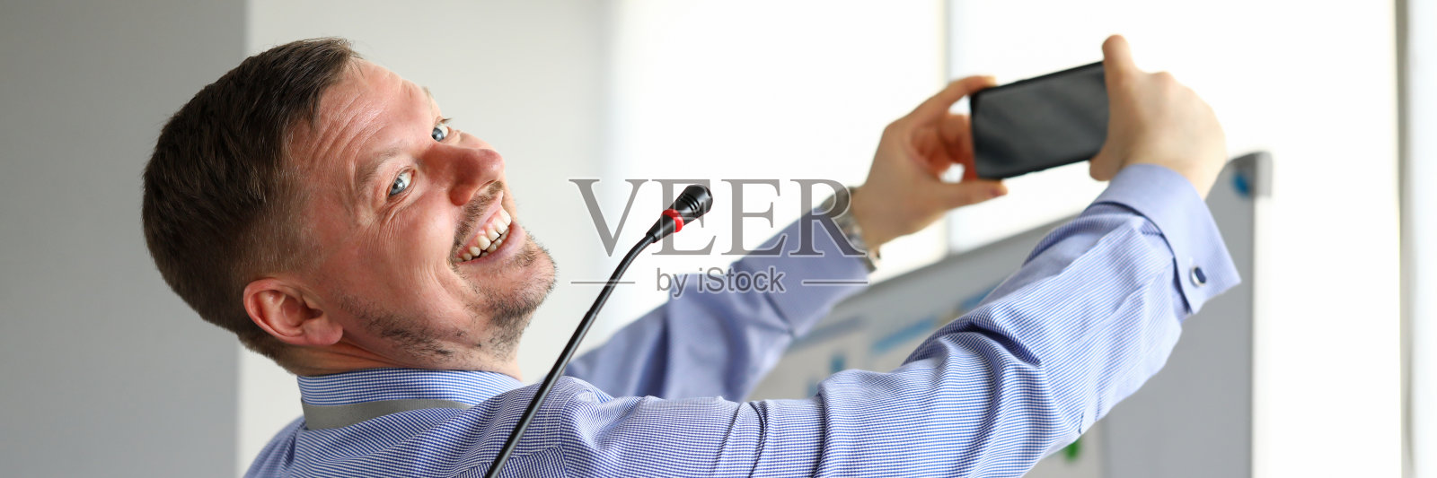 商人在会议照片摄影图片