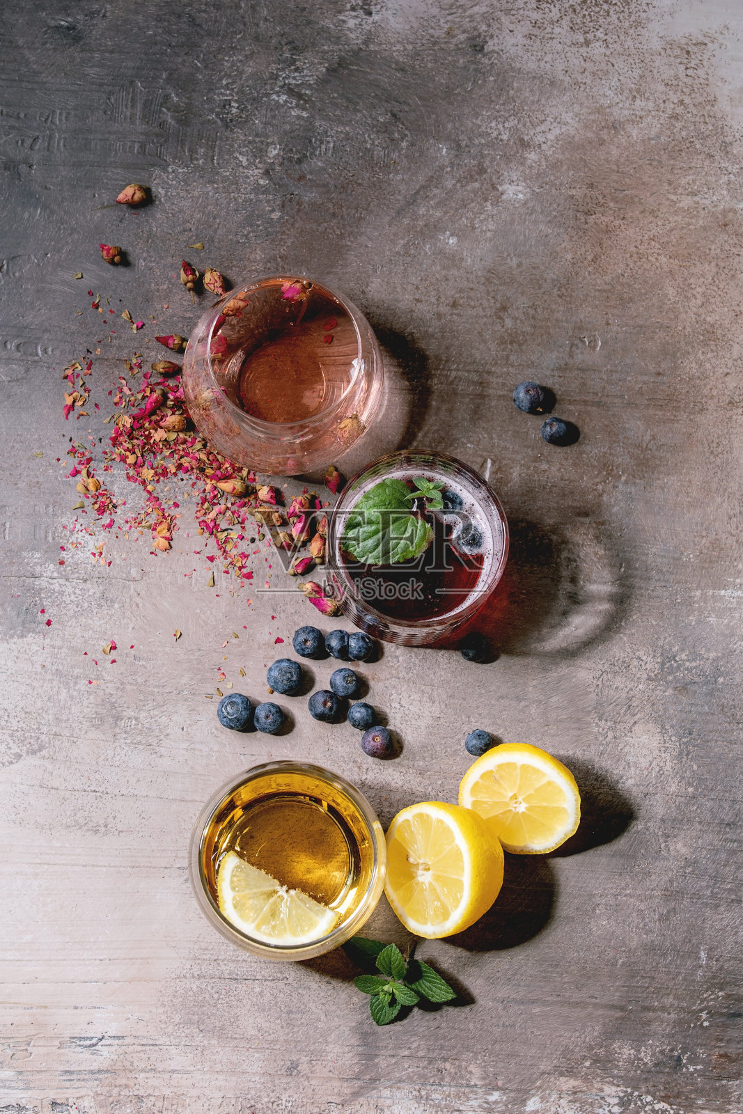 闪闪发光的五颜六色的饮料照片摄影图片