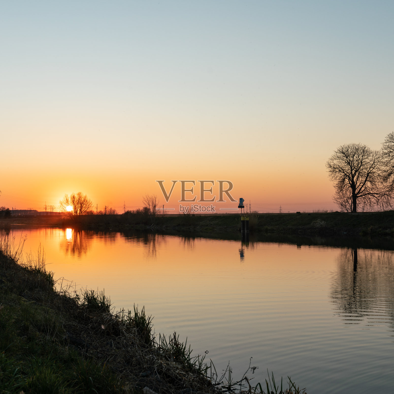 德国勃兰登堡勋瓦尔德附近的哈维尔运河日落照片摄影图片