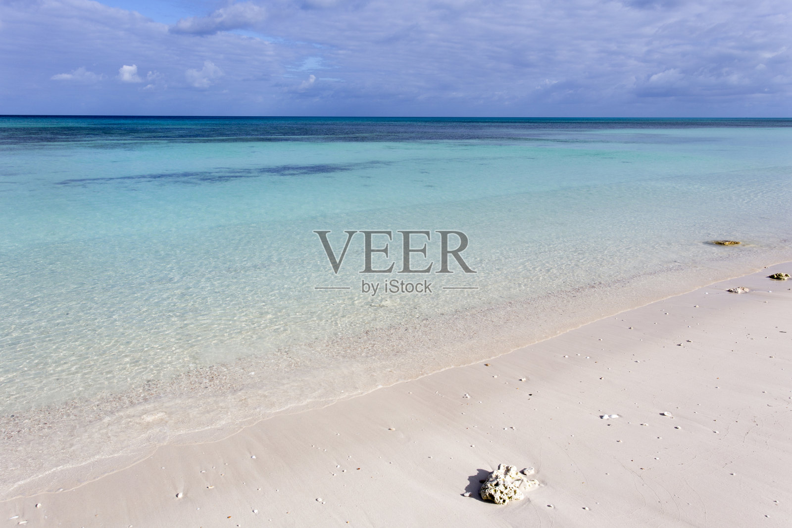 乌维亚海滩上美丽的大海照片摄影图片