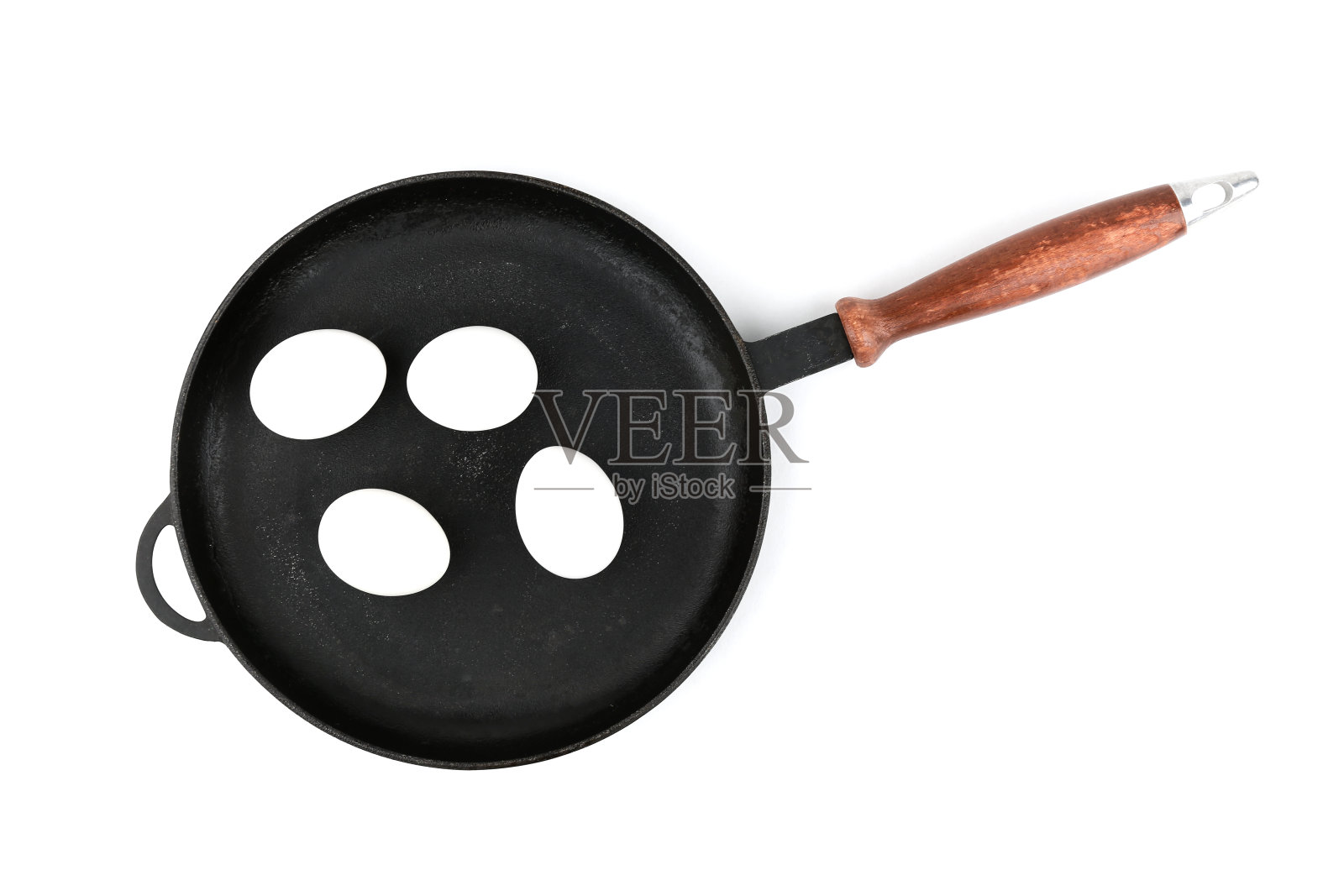 鸡蛋是在平底锅上的白色背景顶视图与复制空间照片摄影图片