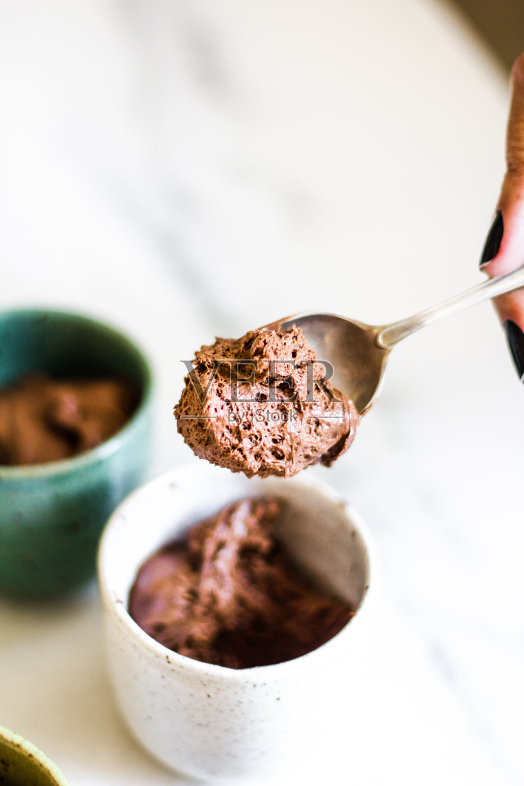 小杯巧克力慕斯照片摄影图片