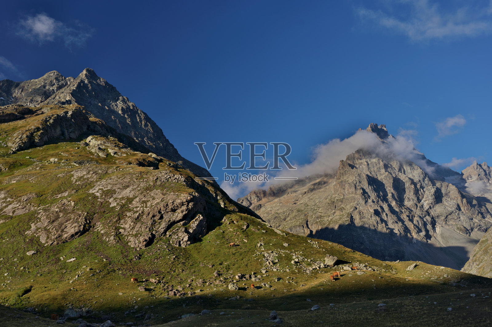 Ecrins的清晨阳光照片摄影图片