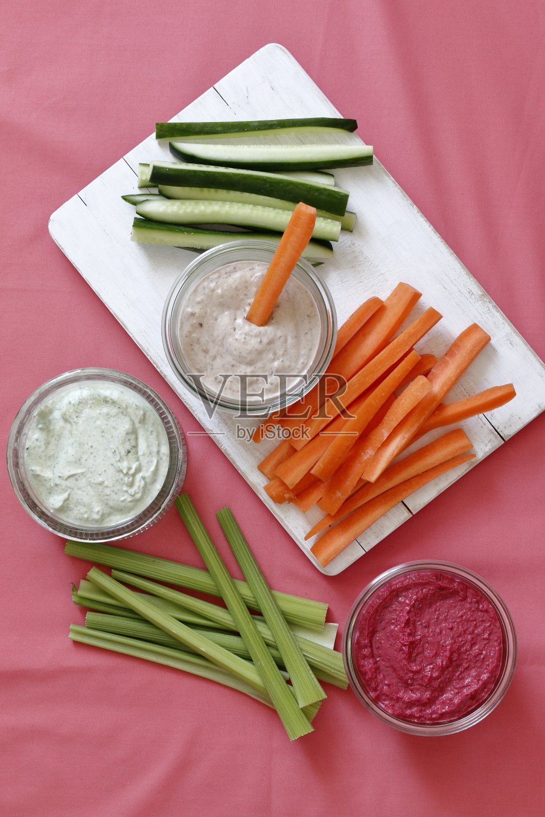 由有用的草药制成的酱汁照片摄影图片