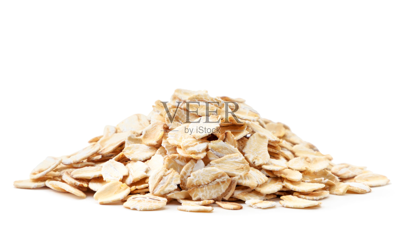 麦片堆在白色背景上的特写镜头。孤立的照片摄影图片