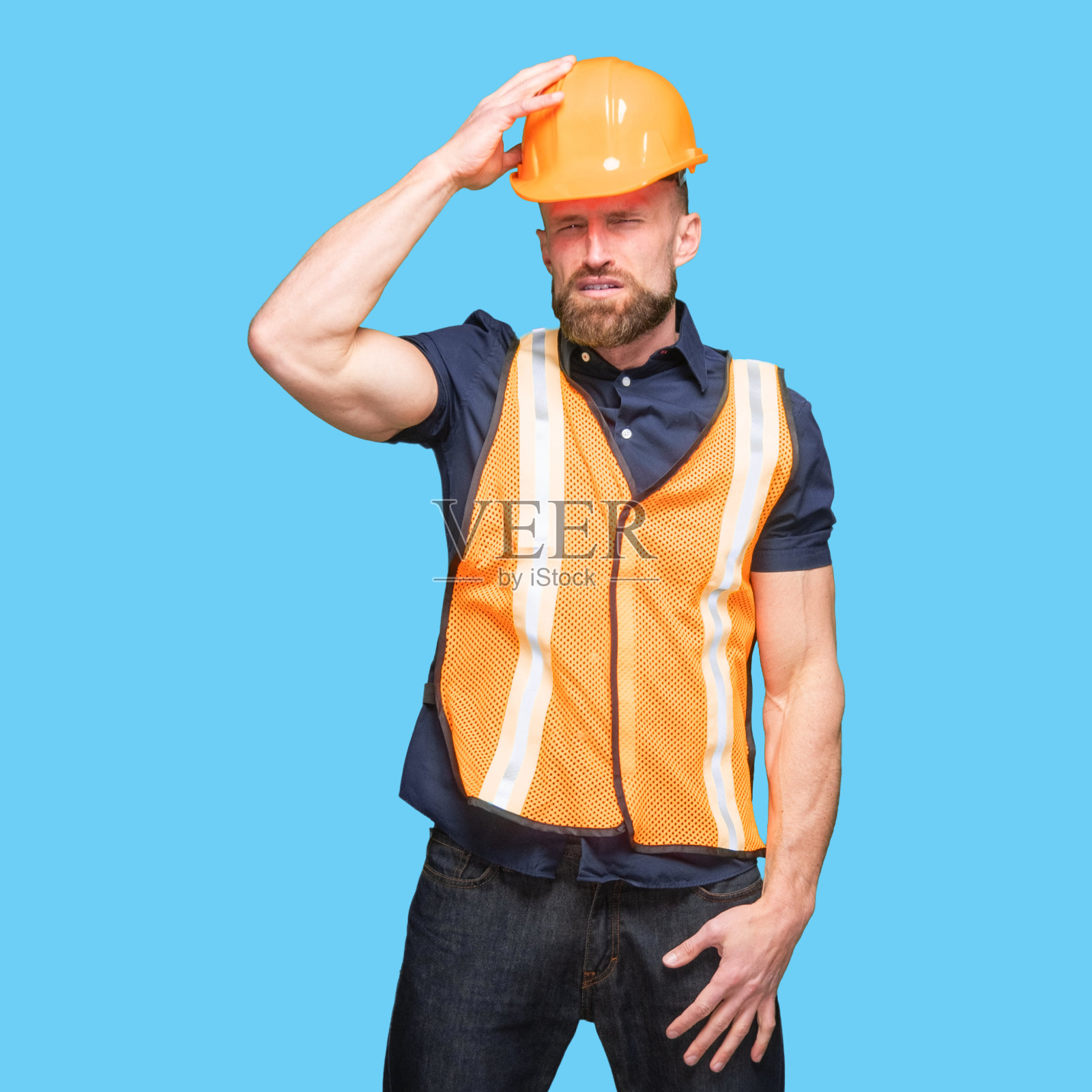 站着的白人年轻男性照片摄影图片