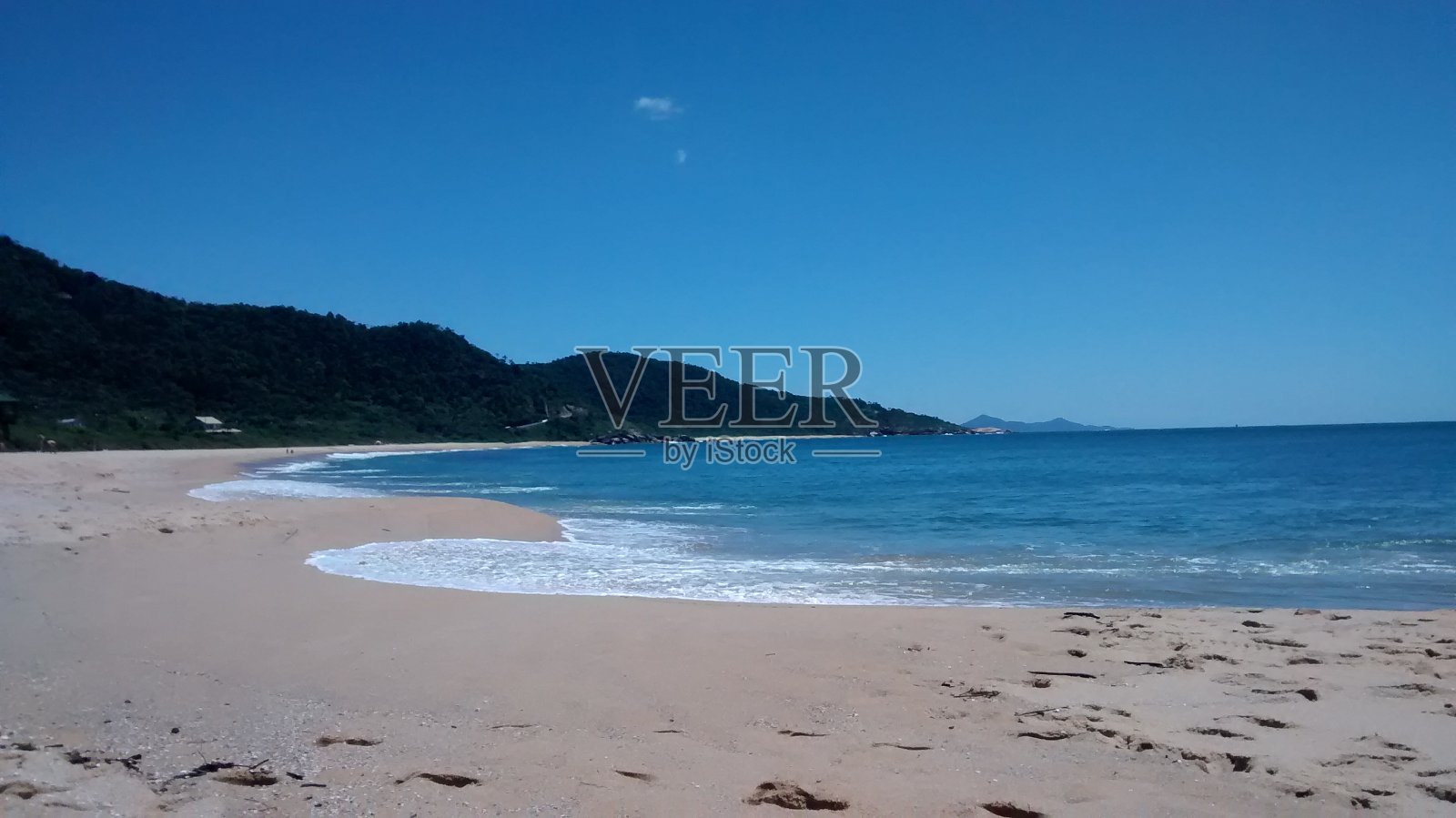 蓝天下的海滩风景照片摄影图片