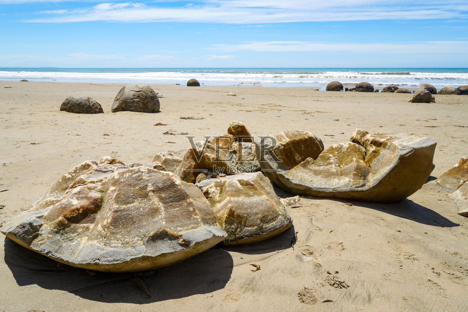 新西兰南岛奥塔哥Koekohe海滩退潮时的莫尔基巨石照片摄影图片
