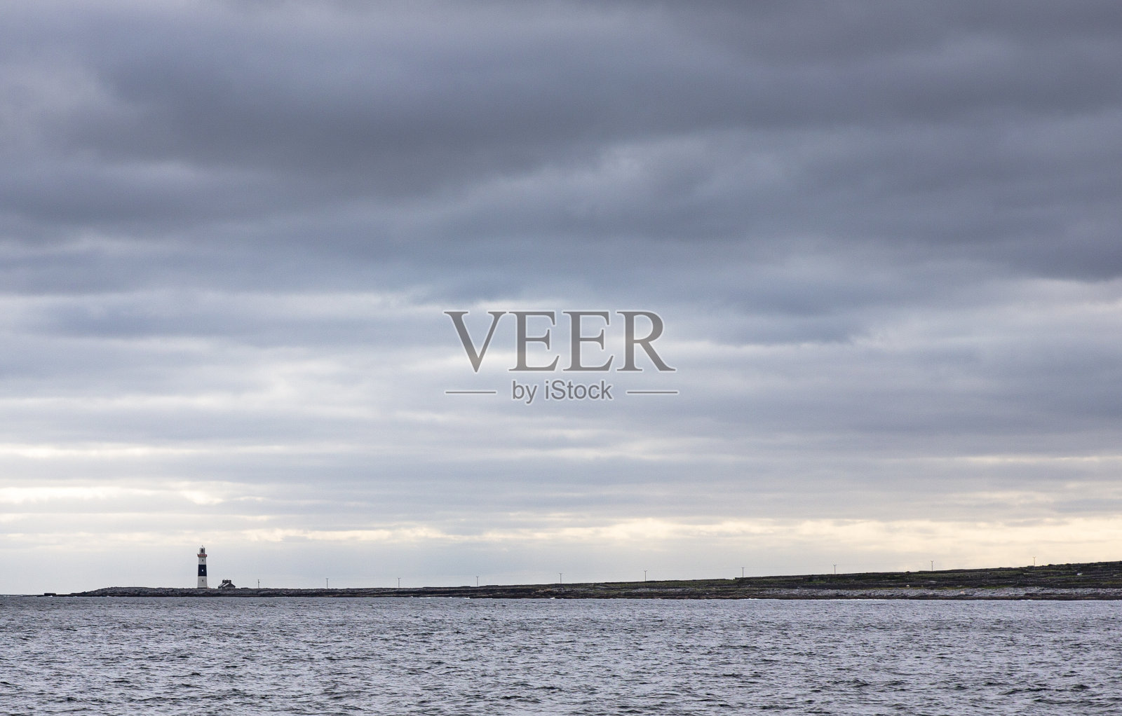 远处的灯塔照片摄影图片